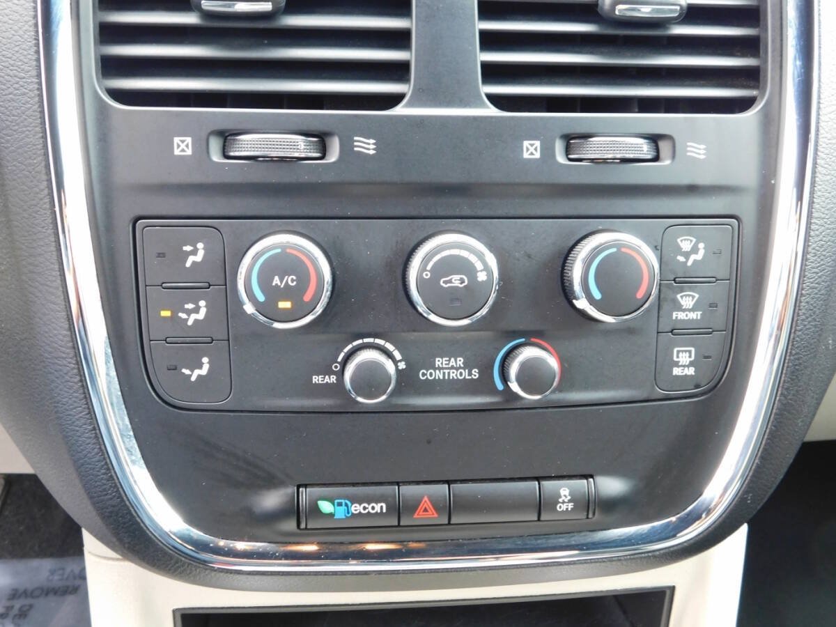 Used 2017 Dodge Grand Caravan SXT FWD image 15