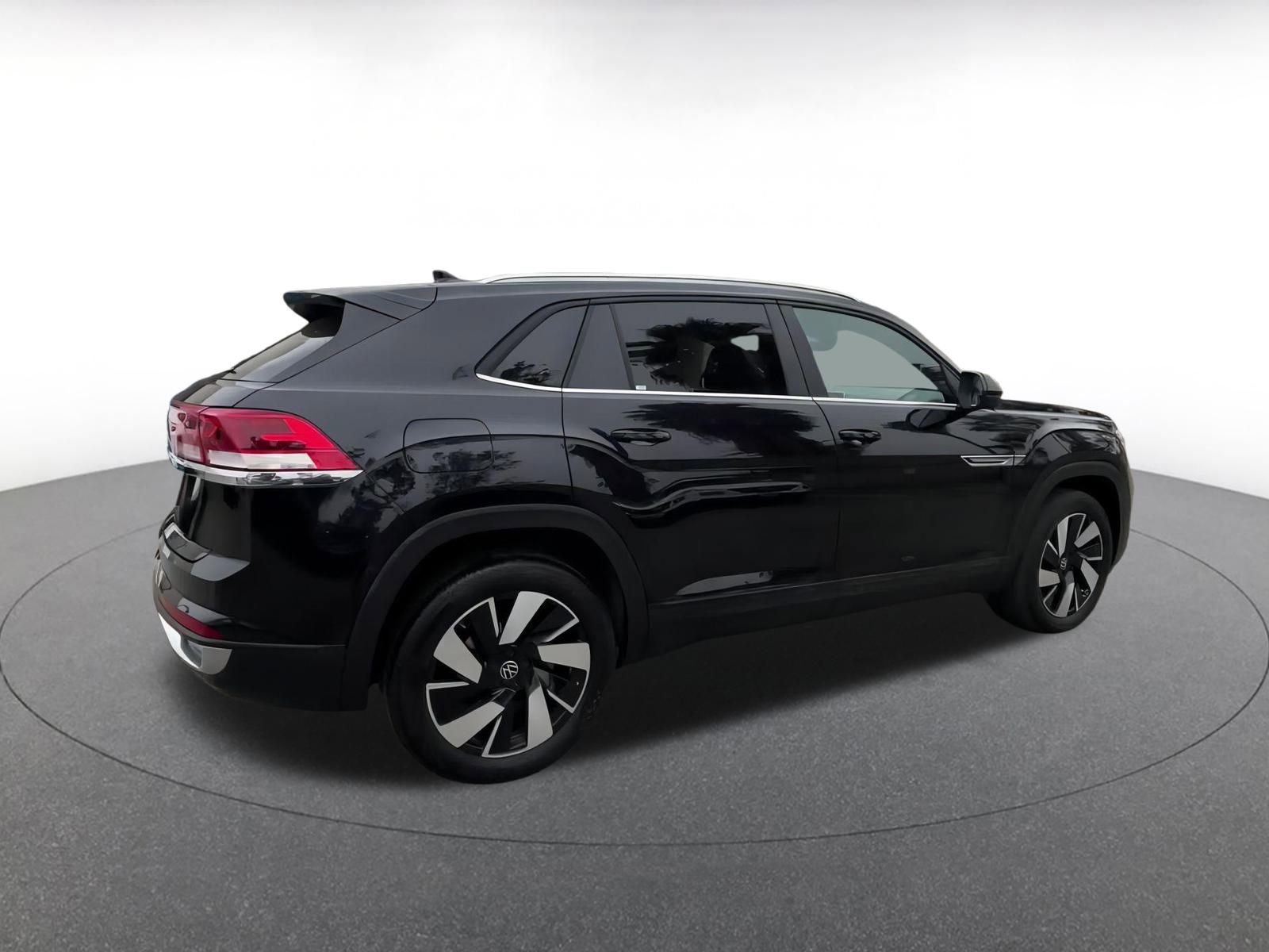 Used 2025 Volkswagen Atlas Cross Sport SE image 15