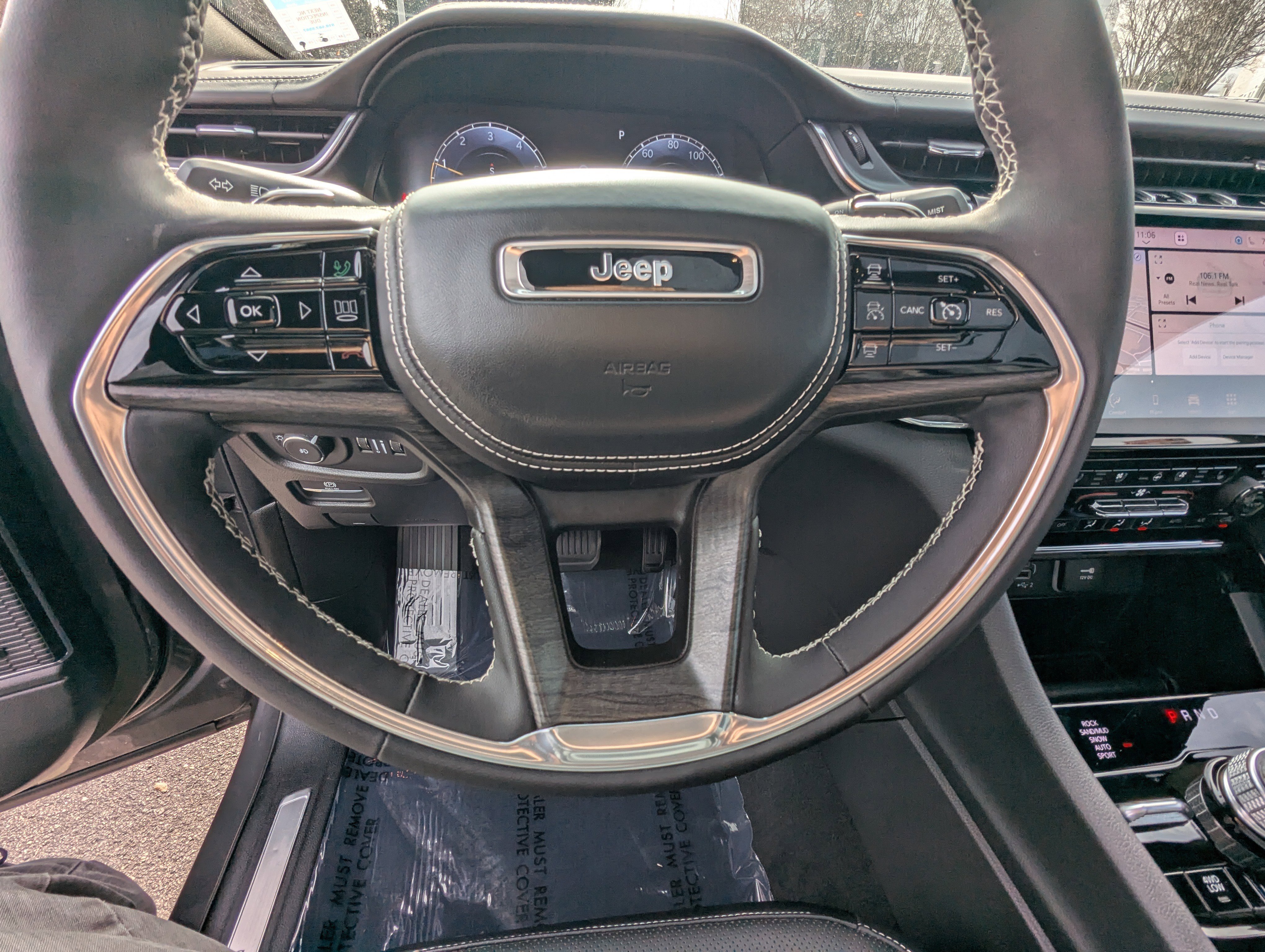 Certified 2024 Jeep Grand Cherokee L Overland w/ Trailer Tow Package image 23