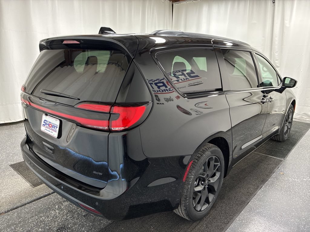 New 2026 Chrysler Pacifica Select w/ S Appearance Package AWD/4WD image 4