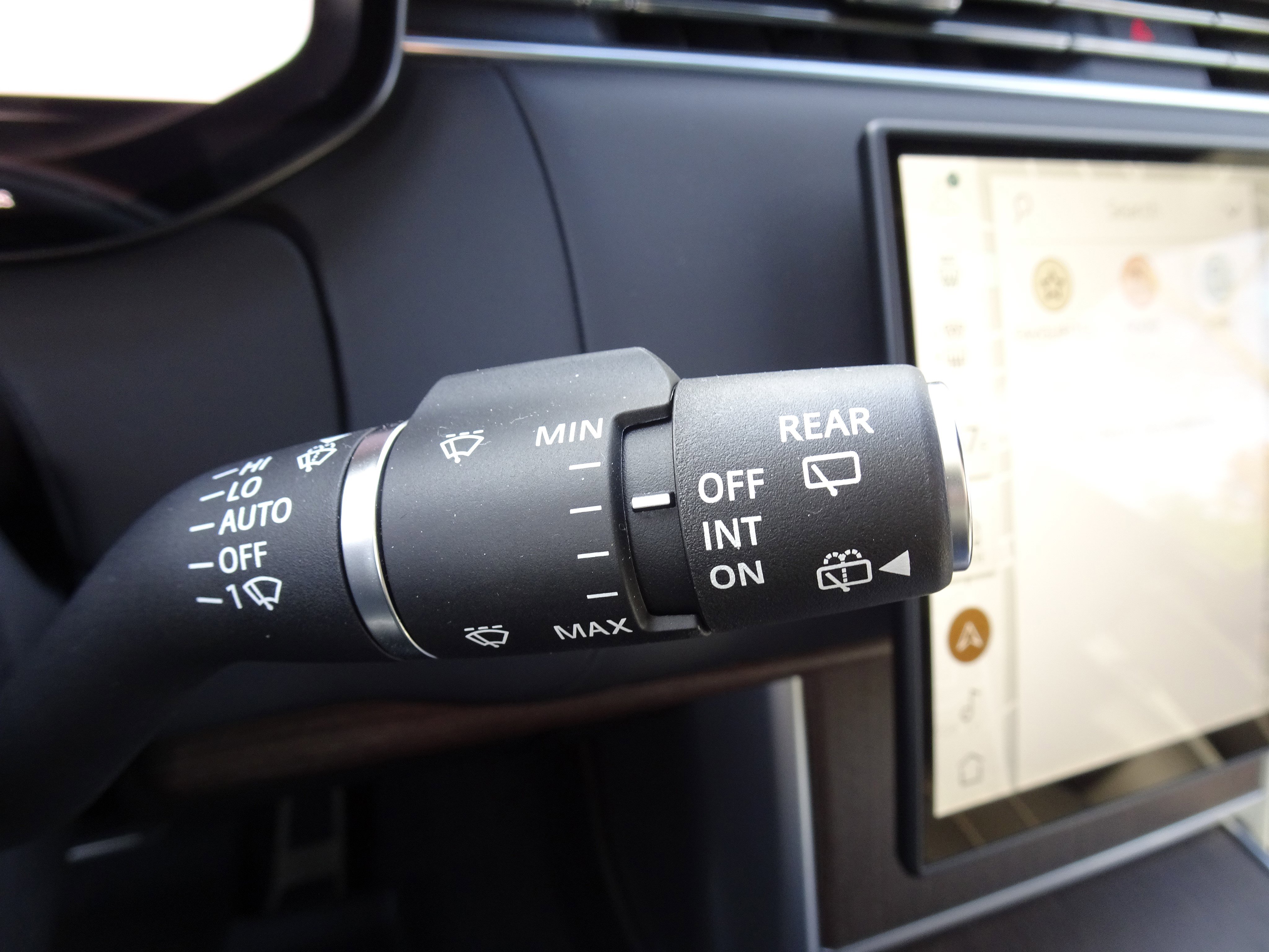 New 2025 Land Rover Range Rover SE image 28