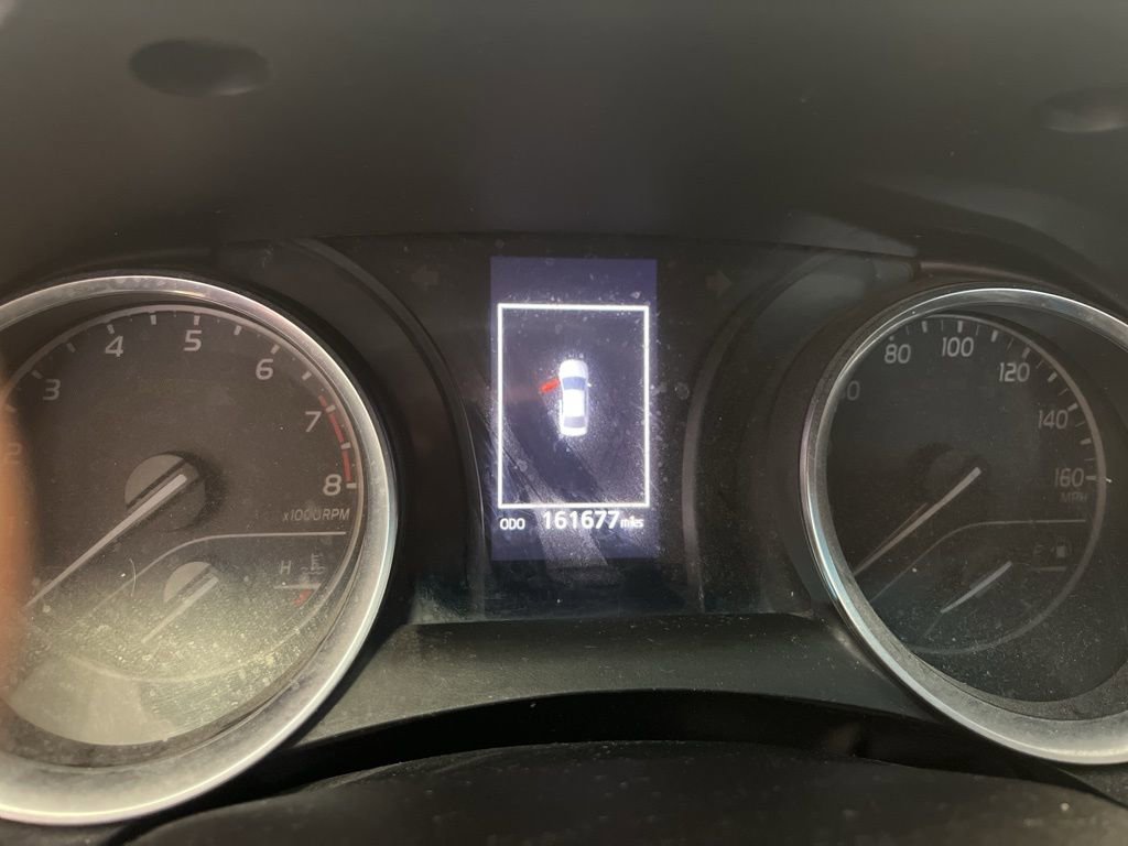 Used 2018 Toyota Camry SE image 2