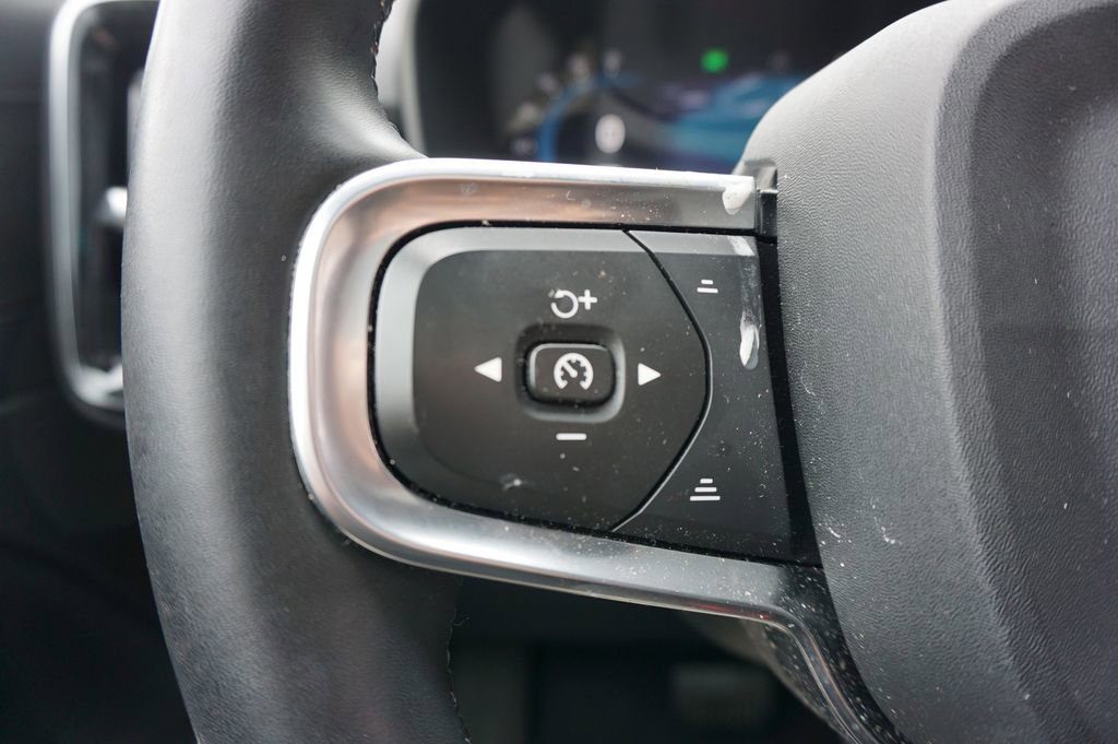 Used 2023 Volvo XC40 B4 Ultimate w/ Climate Package image 7