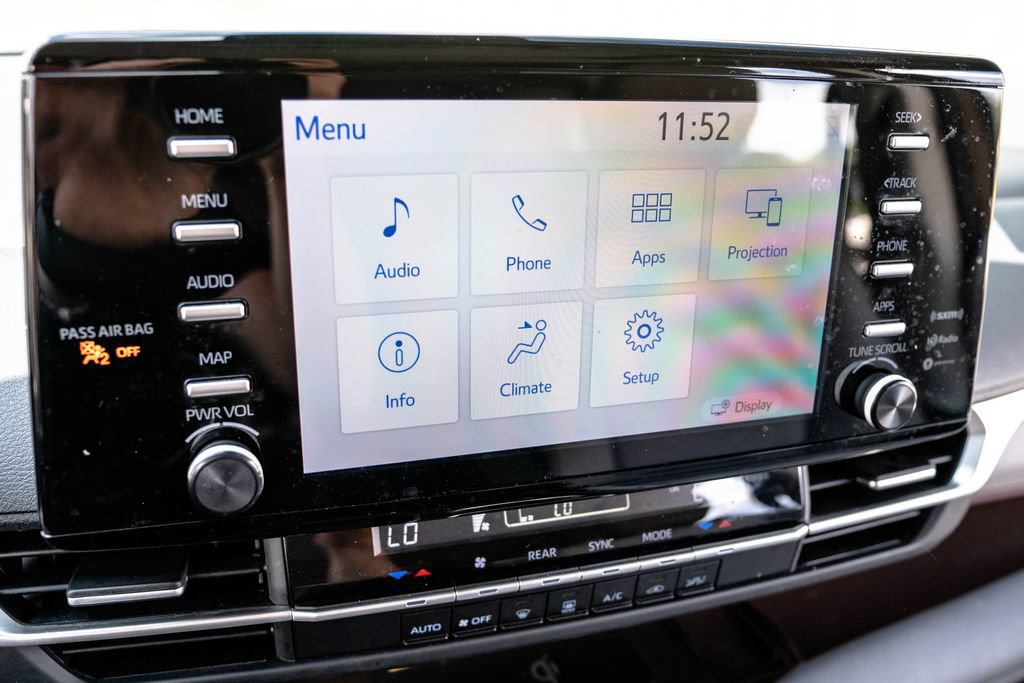 Used 2024 Toyota Sienna LE w/ LE Plus Package AWD/4WD image 31