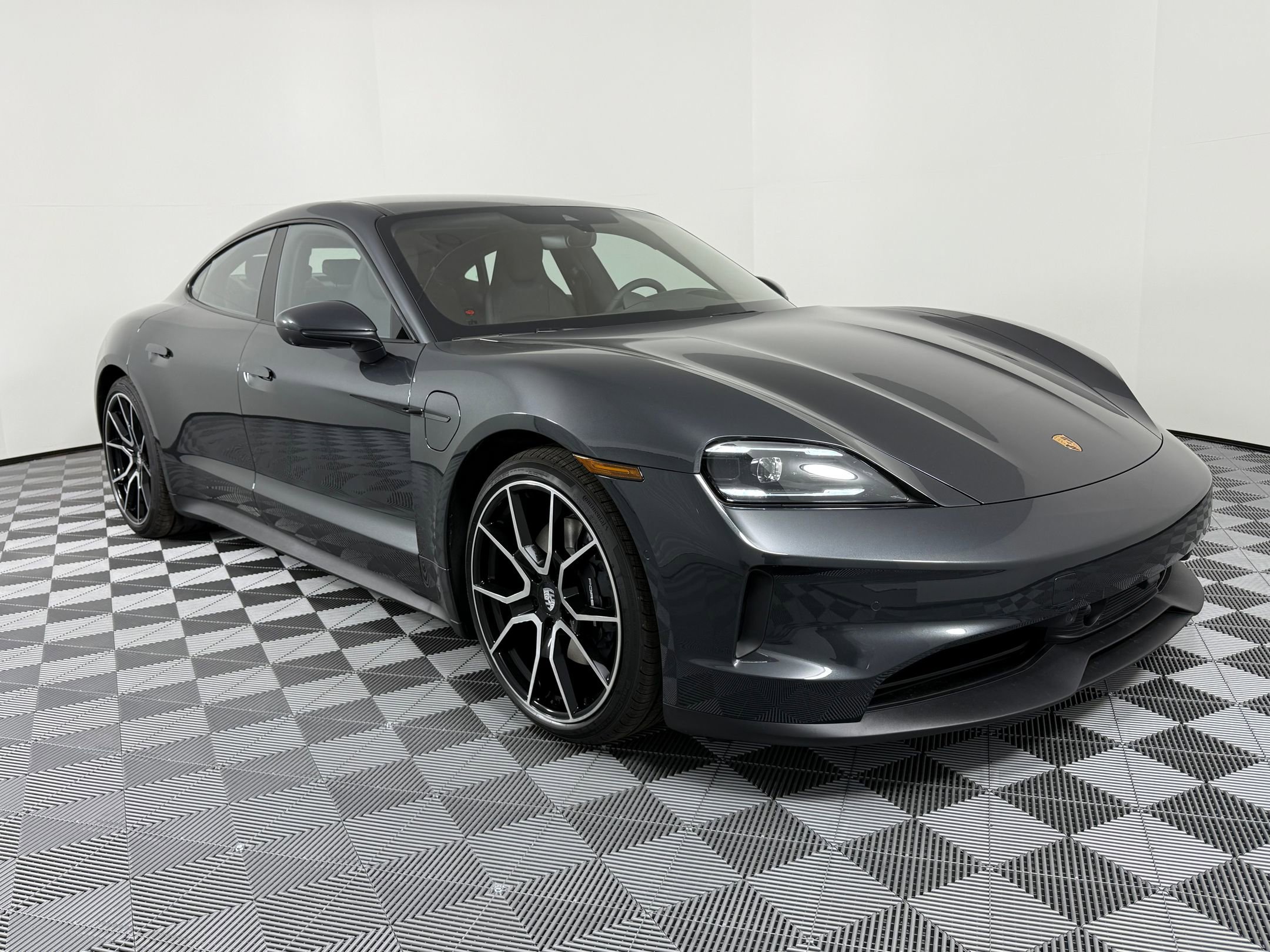 New 2026 Porsche Taycan image 7