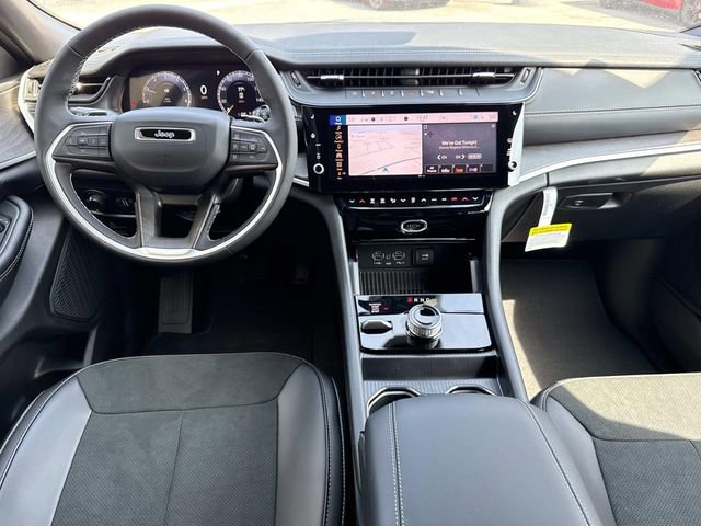New 2026 Jeep Grand Cherokee Laredo image 3