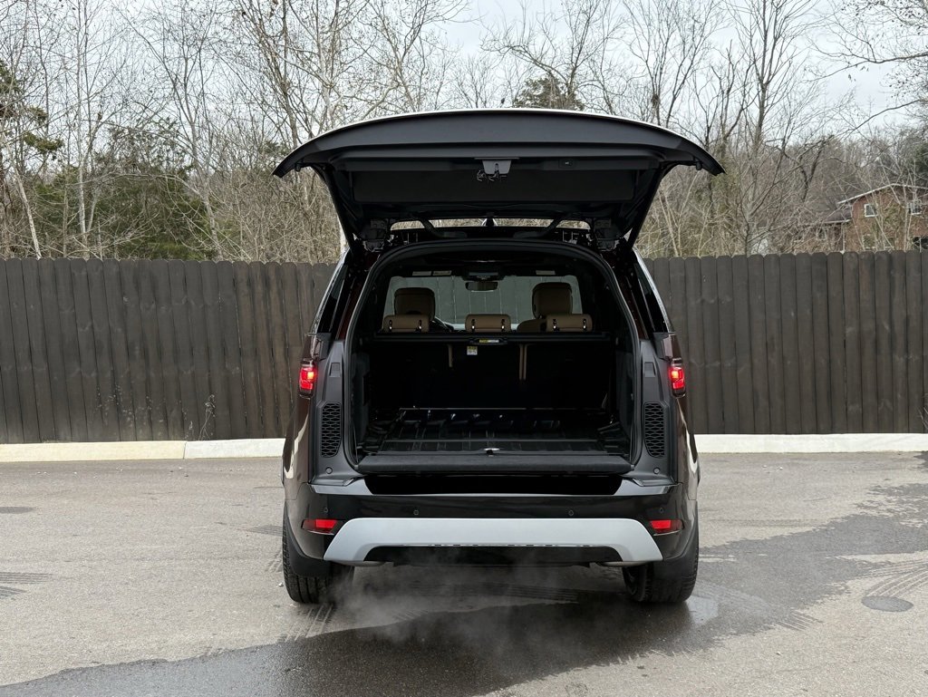 New 2026 Land Rover Discovery Limited Edition image 5