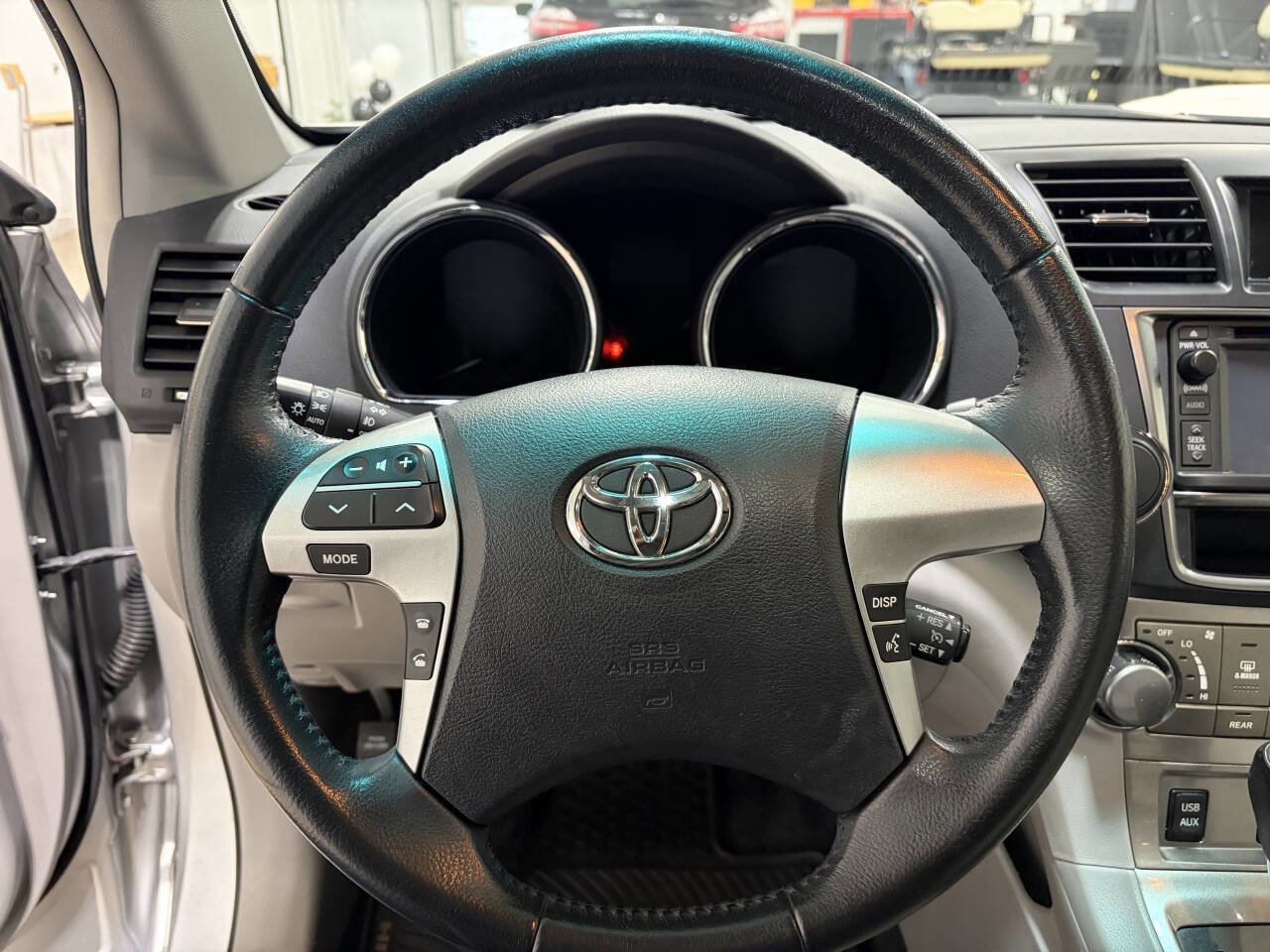 Used 2013 Toyota Highlander 4WD Hybrid image 24