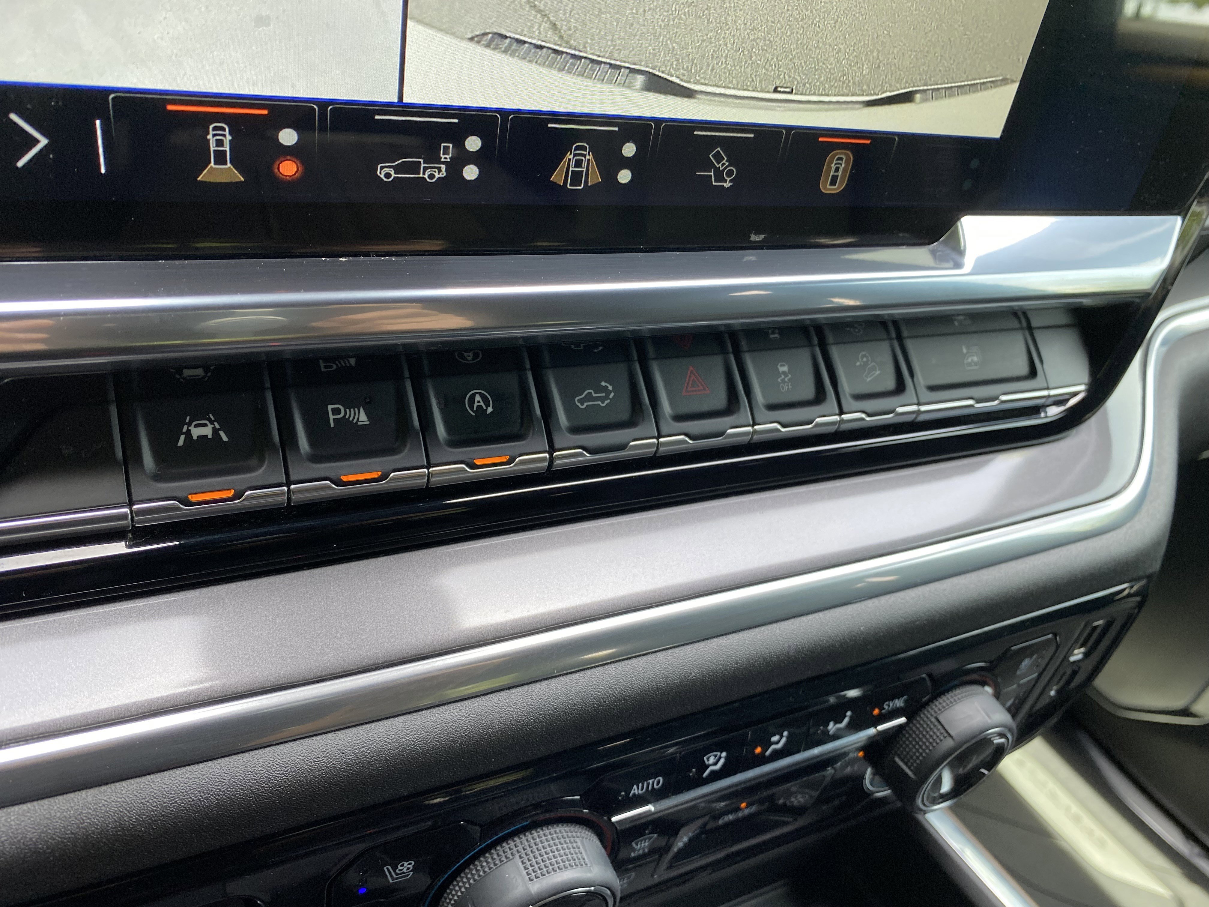 Used 2024 Chevrolet Silverado 1500 High Country w/ Technology Package AWD/4WD image 29
