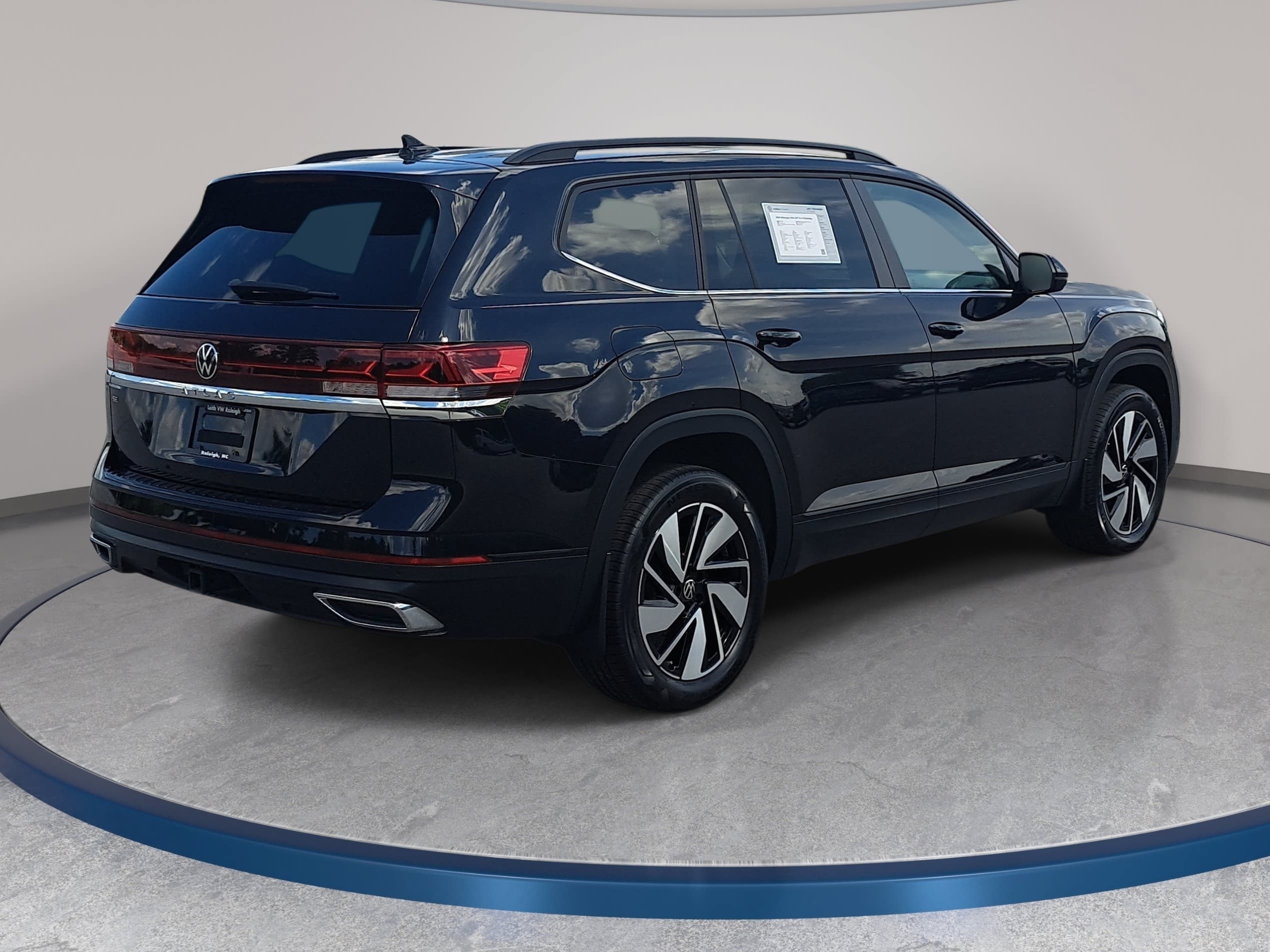Certified 2024 Volkswagen Atlas SE FWD image 5
