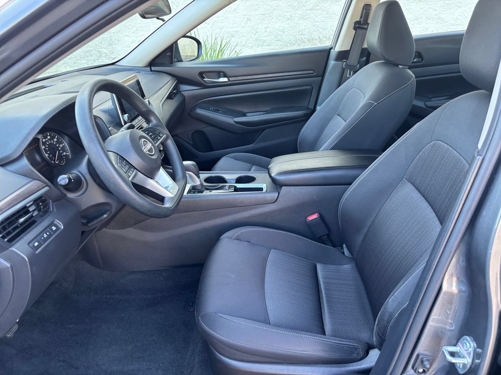 Used 2025 Nissan Altima 2.5 SV FWD image 26