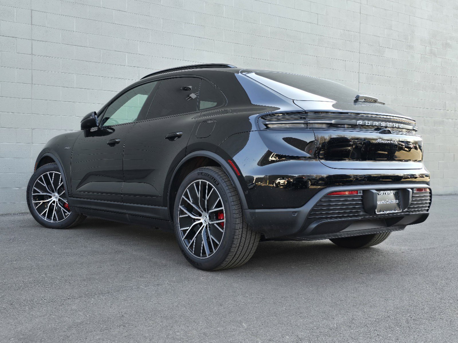 New 2025 Porsche Macan 4S Electric AWD/4WD image 3
