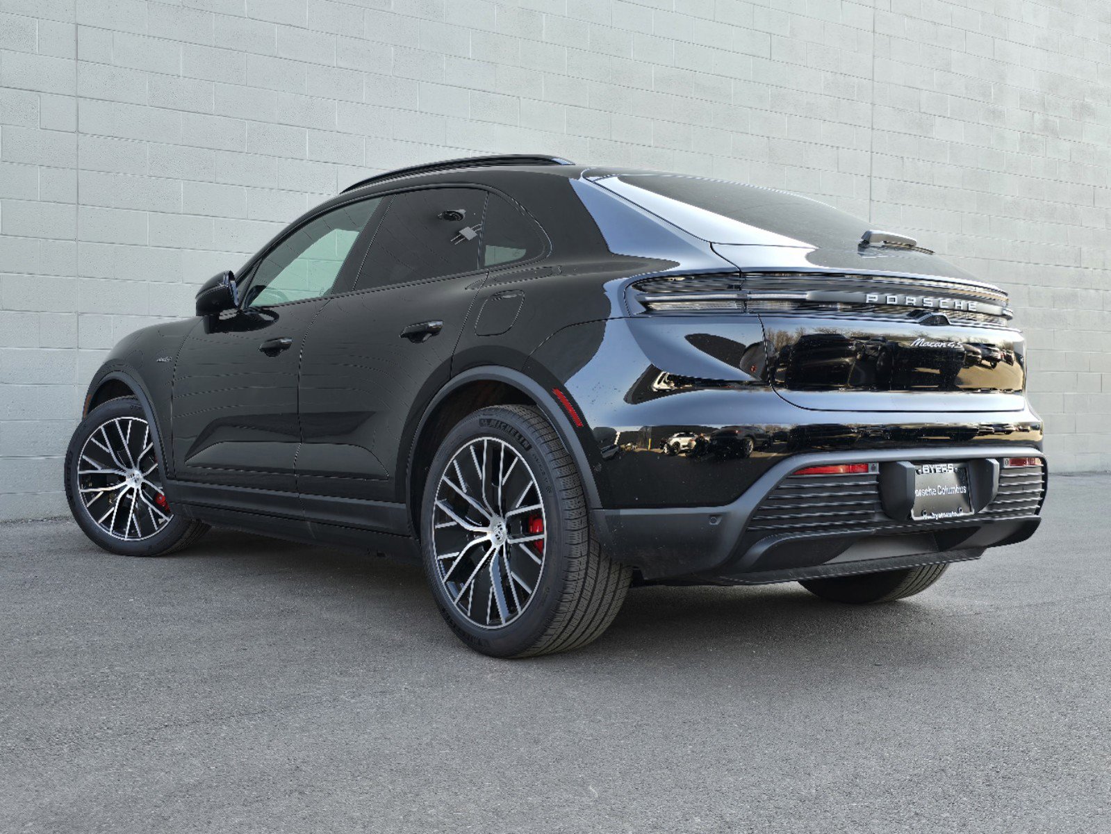 New 2025 Porsche Macan 4S Electric image 3