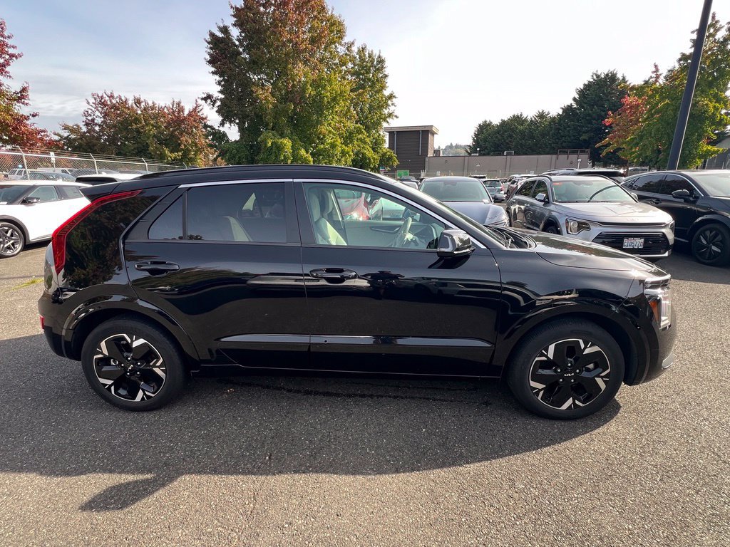 Certified 2023 Kia Niro Wind w/ Wind Preserve Package FWD image 8