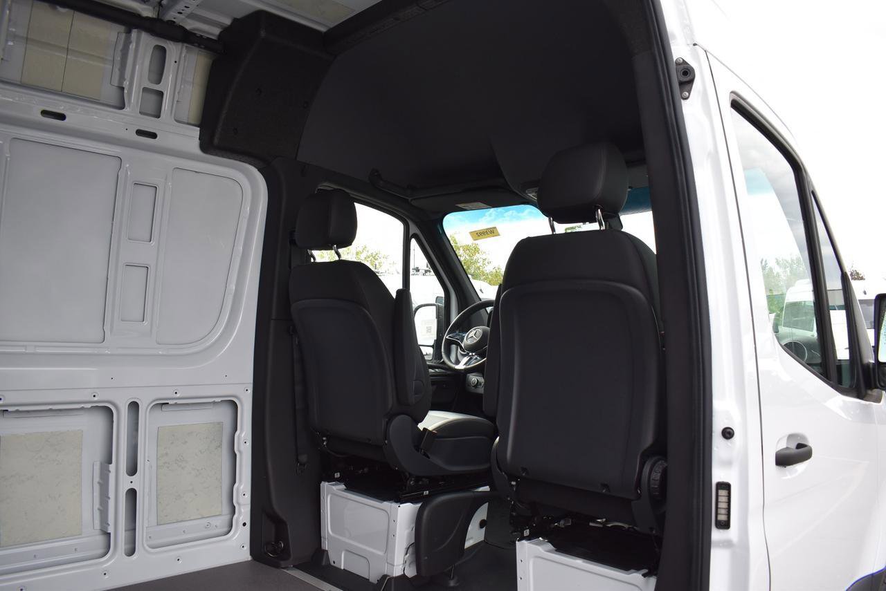 New 2025 Mercedes-Benz Sprinter 2500 image 9