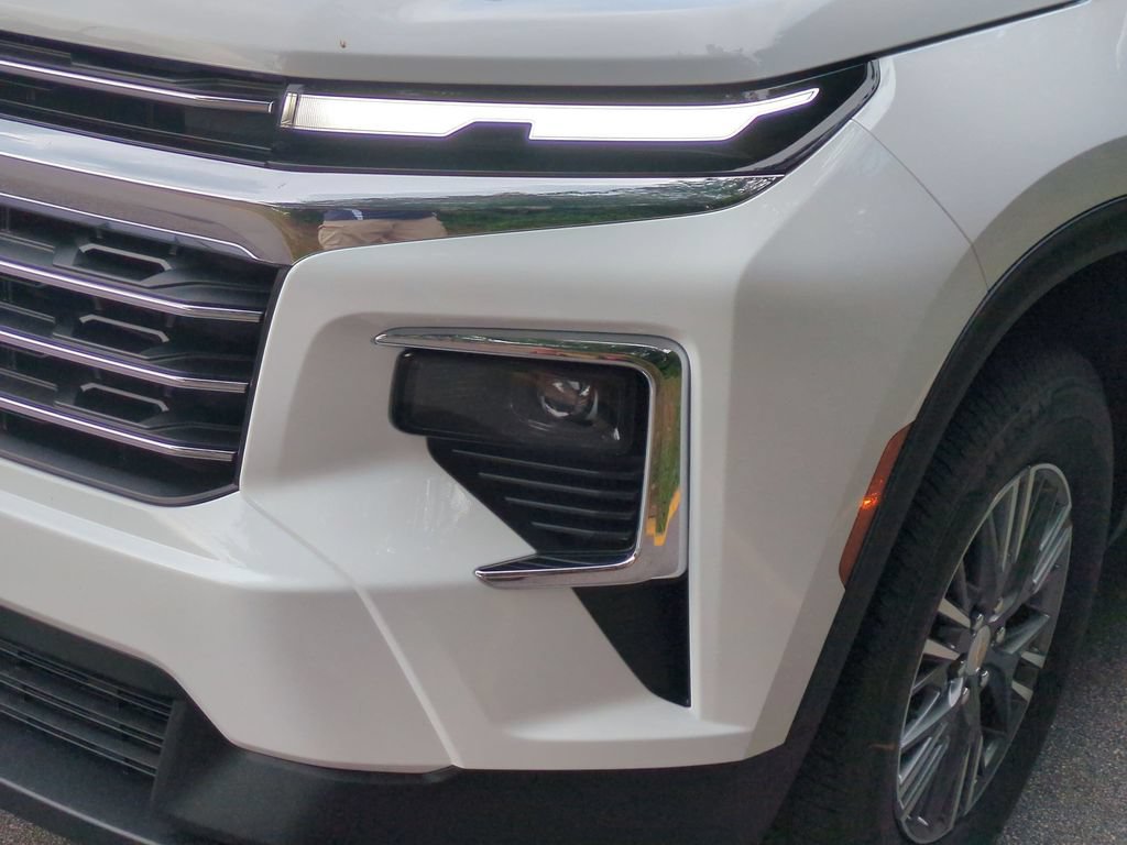 New 2027 Chevrolet Traverse LT w/ Driver Confidence Package FWD image 10
