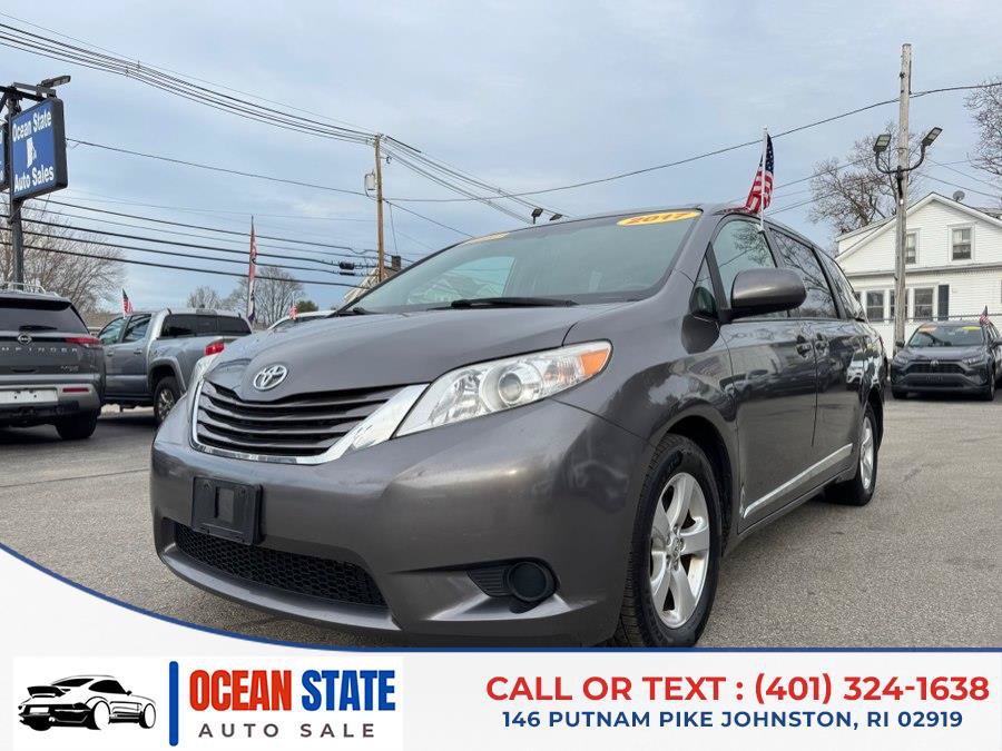 Used 2017 Toyota Sienna LE FWD image 1
