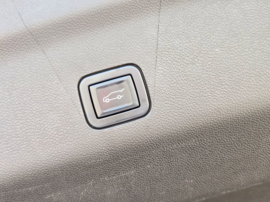 Used 2022 GMC Yukon SLT w/ SLT Premium Package image 33