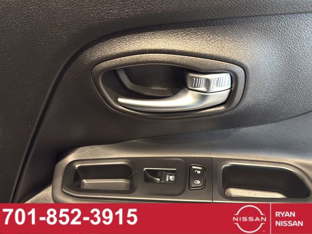 Used 2016 Jeep Renegade Trailhawk w/ Premium Trailhawk Package image 38