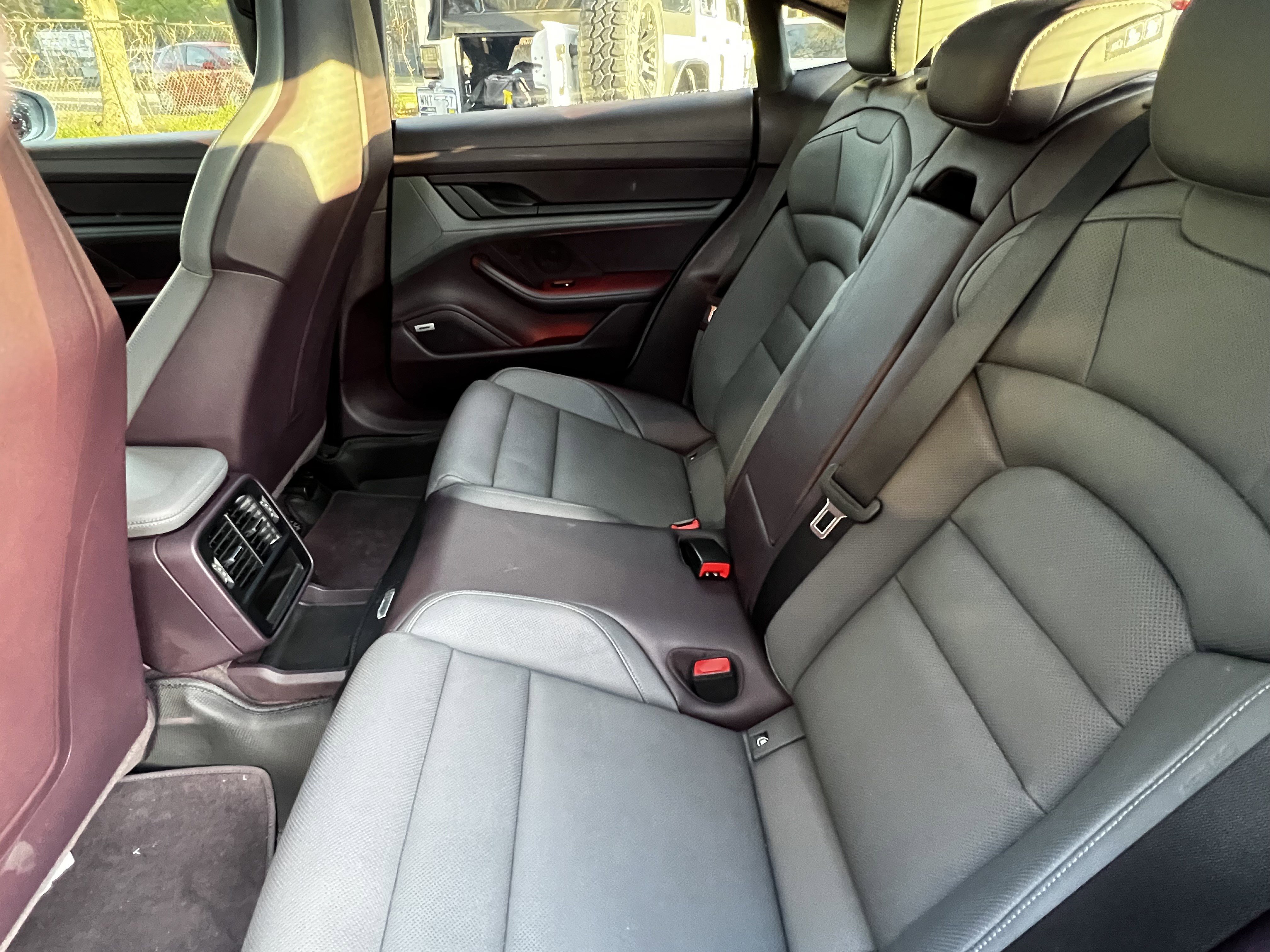 Used 2022 Porsche Taycan 4S image 33