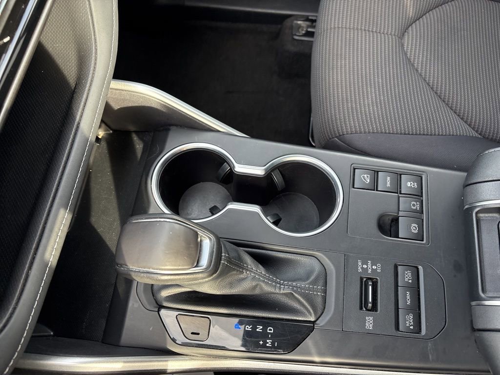 Used 2024 Toyota Highlander LE image 34