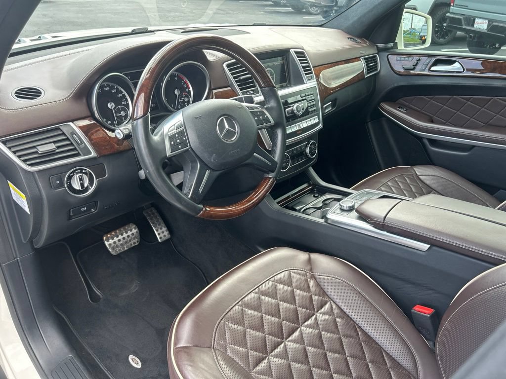 Used 2014 Mercedes-Benz GL 550 4MATIC image 24