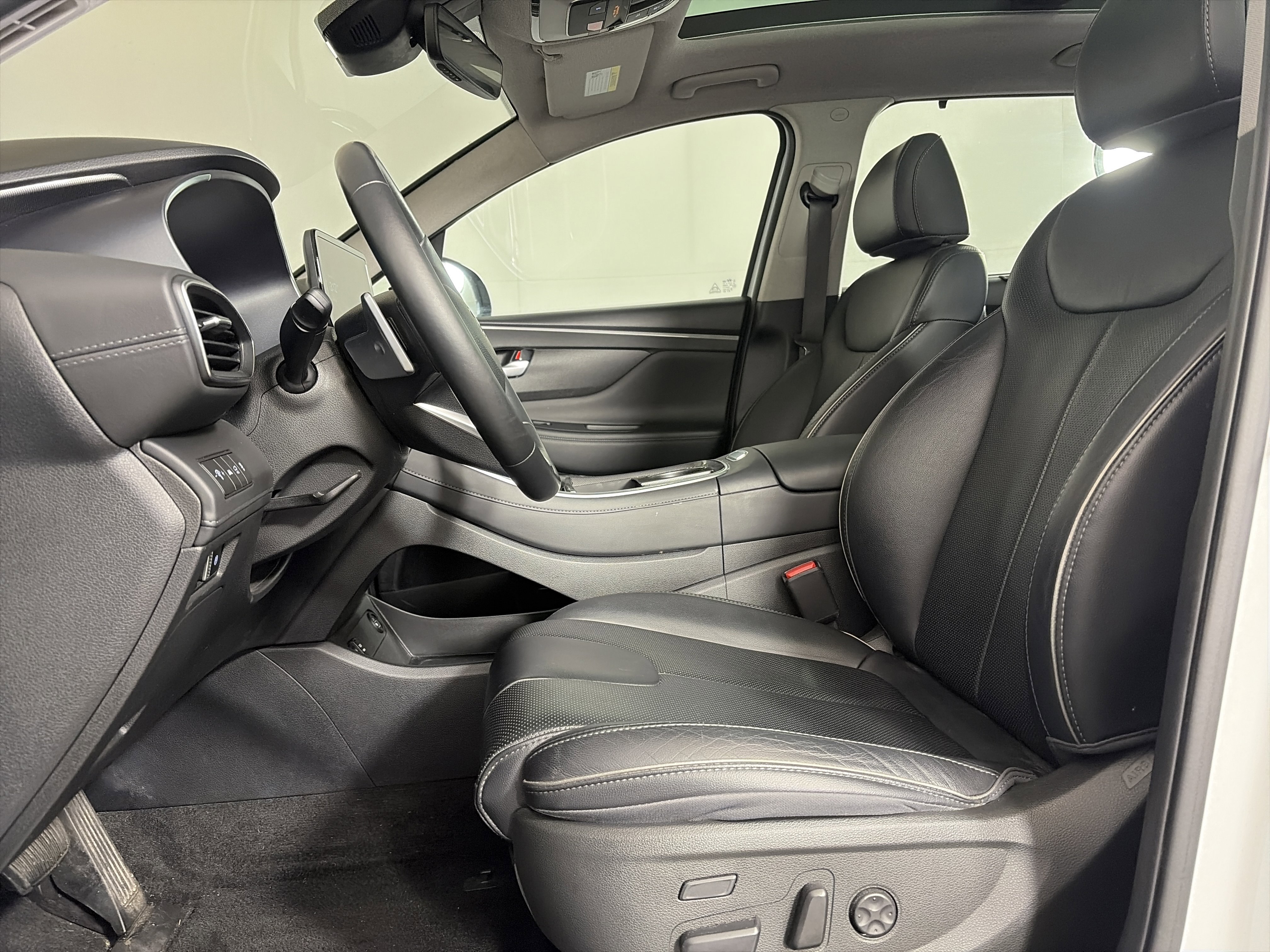 Certified 2023 Hyundai Santa Fe Limited w/ Cargo Package AWD/4WD image 6