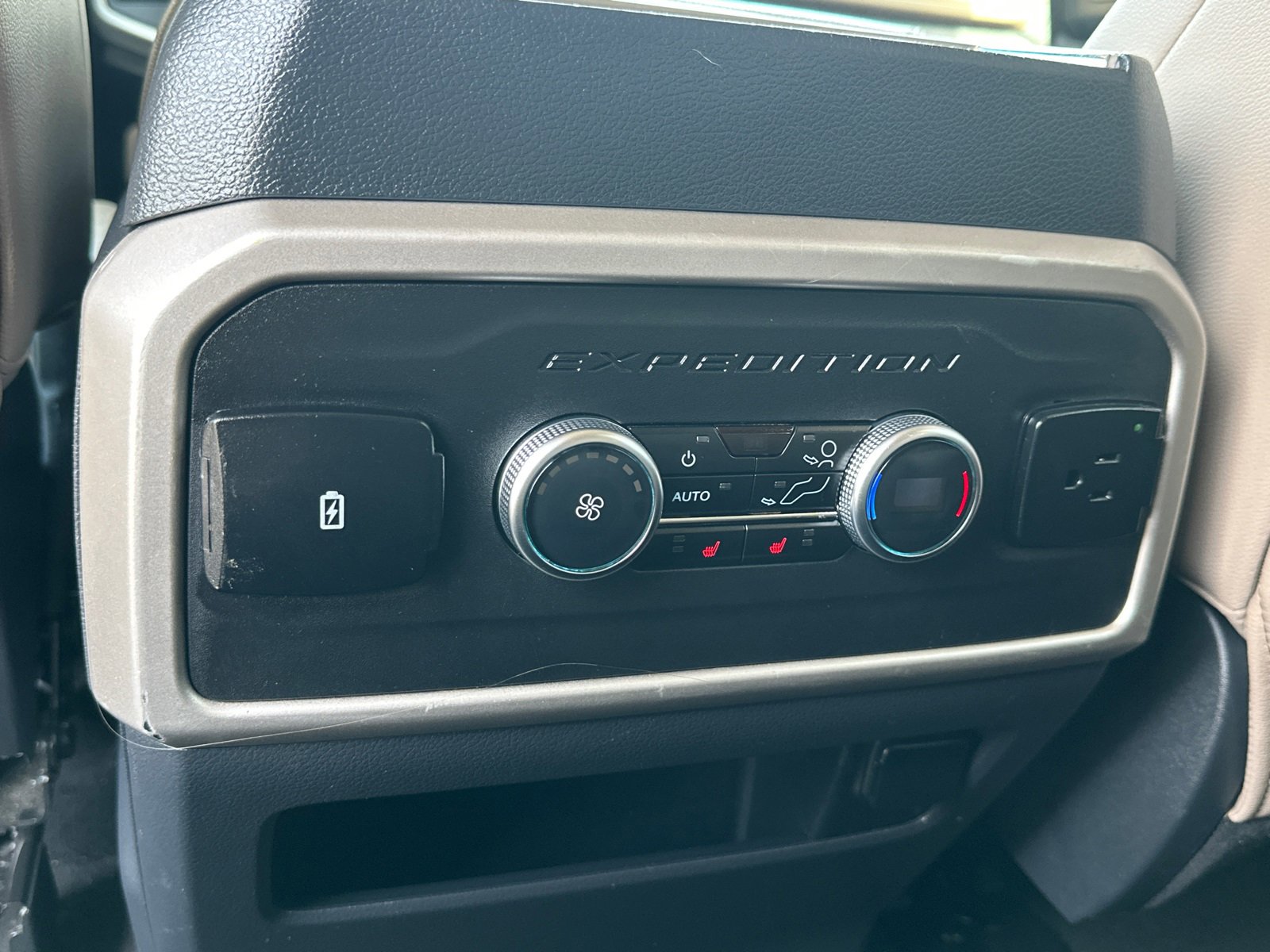 Used 2024 Ford Expedition Max Limited image 25