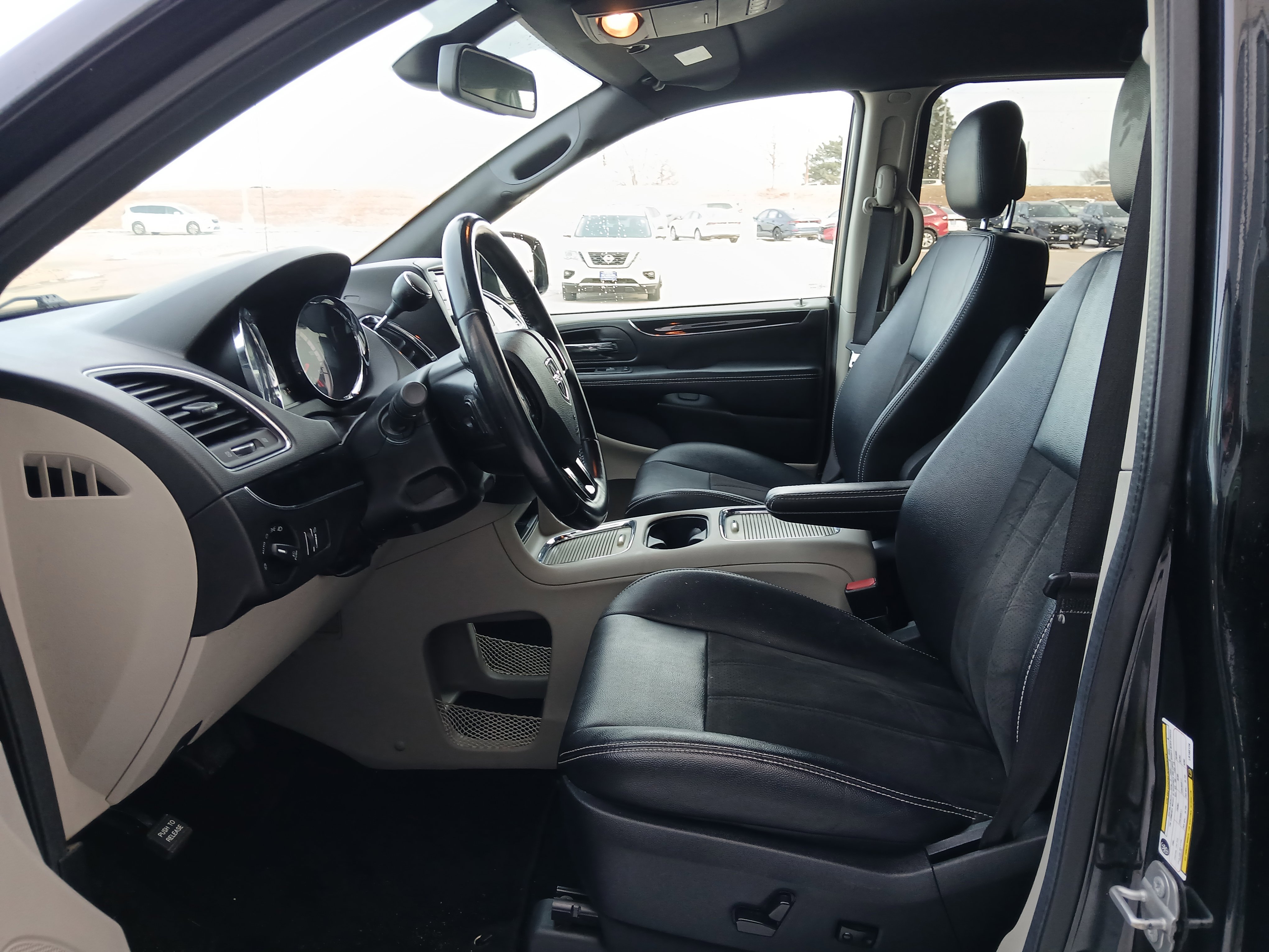 Used 2020 Dodge Grand Caravan SXT image 7