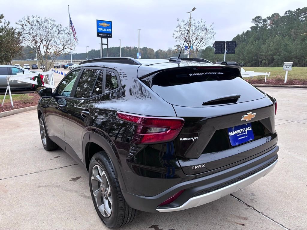 Used 2026 Chevrolet Trax LT w/ Driver Confidence Package FWD image 9
