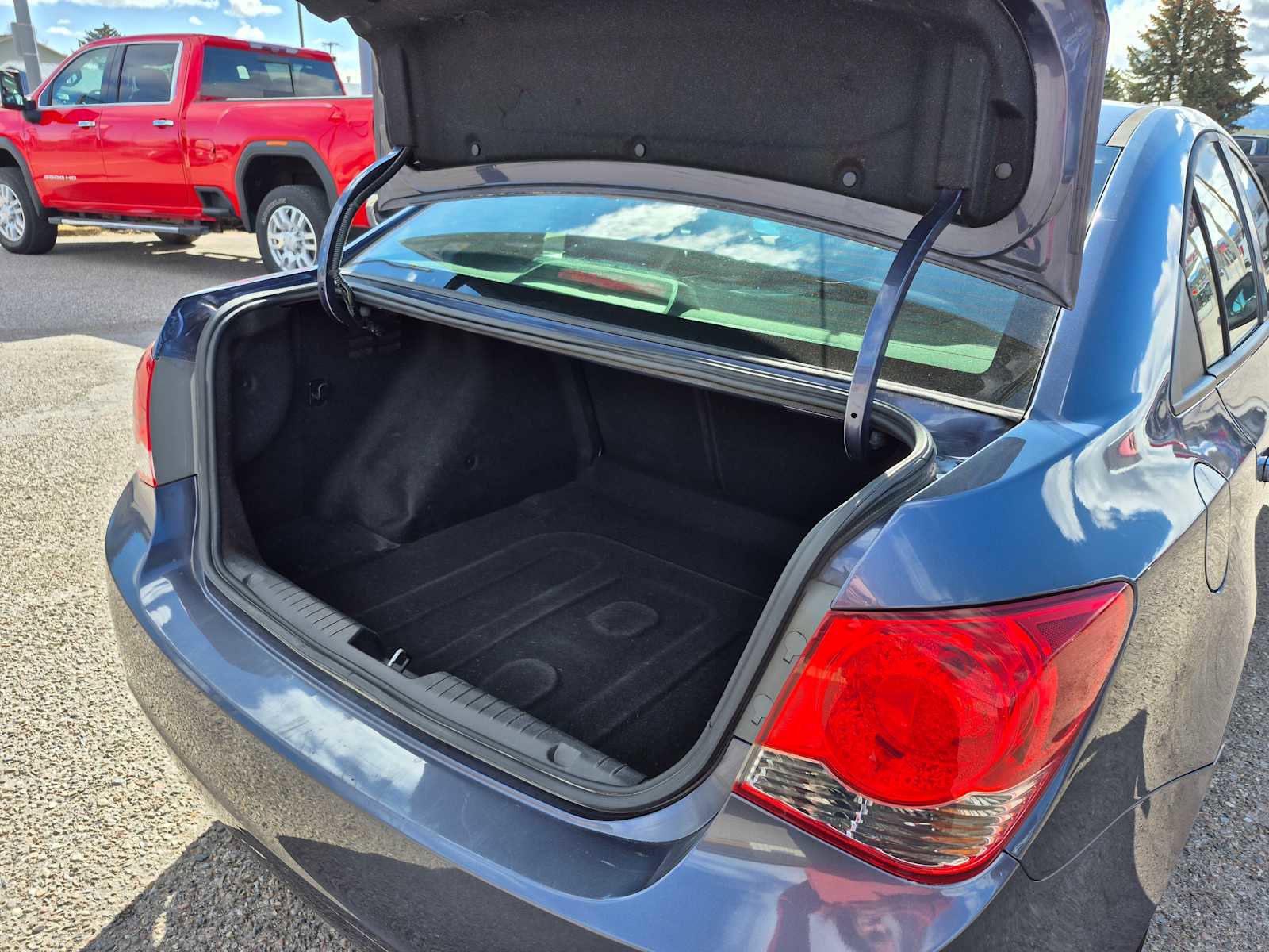 Used 2013 Chevrolet Cruze LS image 4