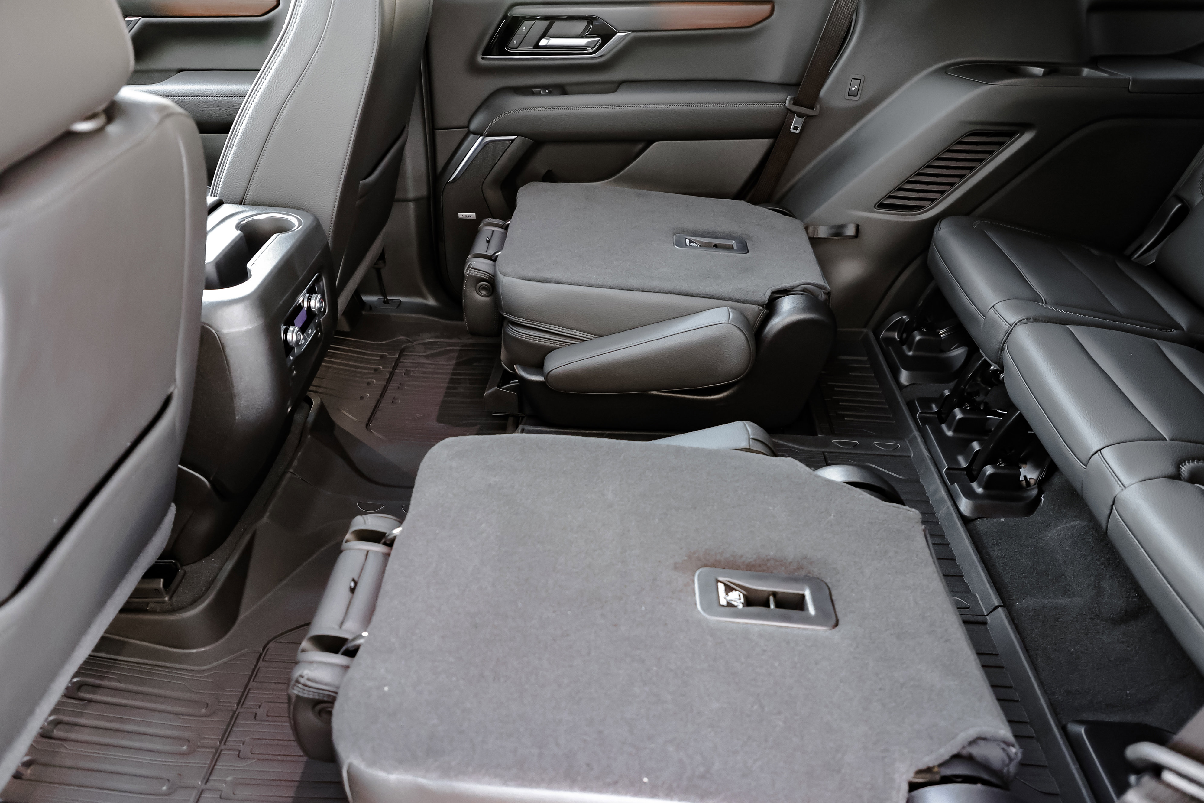 New 2026 GMC Yukon Denali w/ Sun & Power Step Package image 13