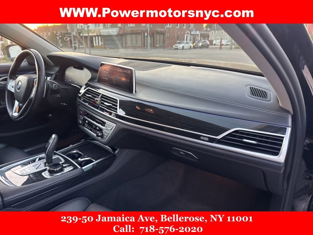 Used 2020 BMW 750i xDrive w/ Executive Package image 15