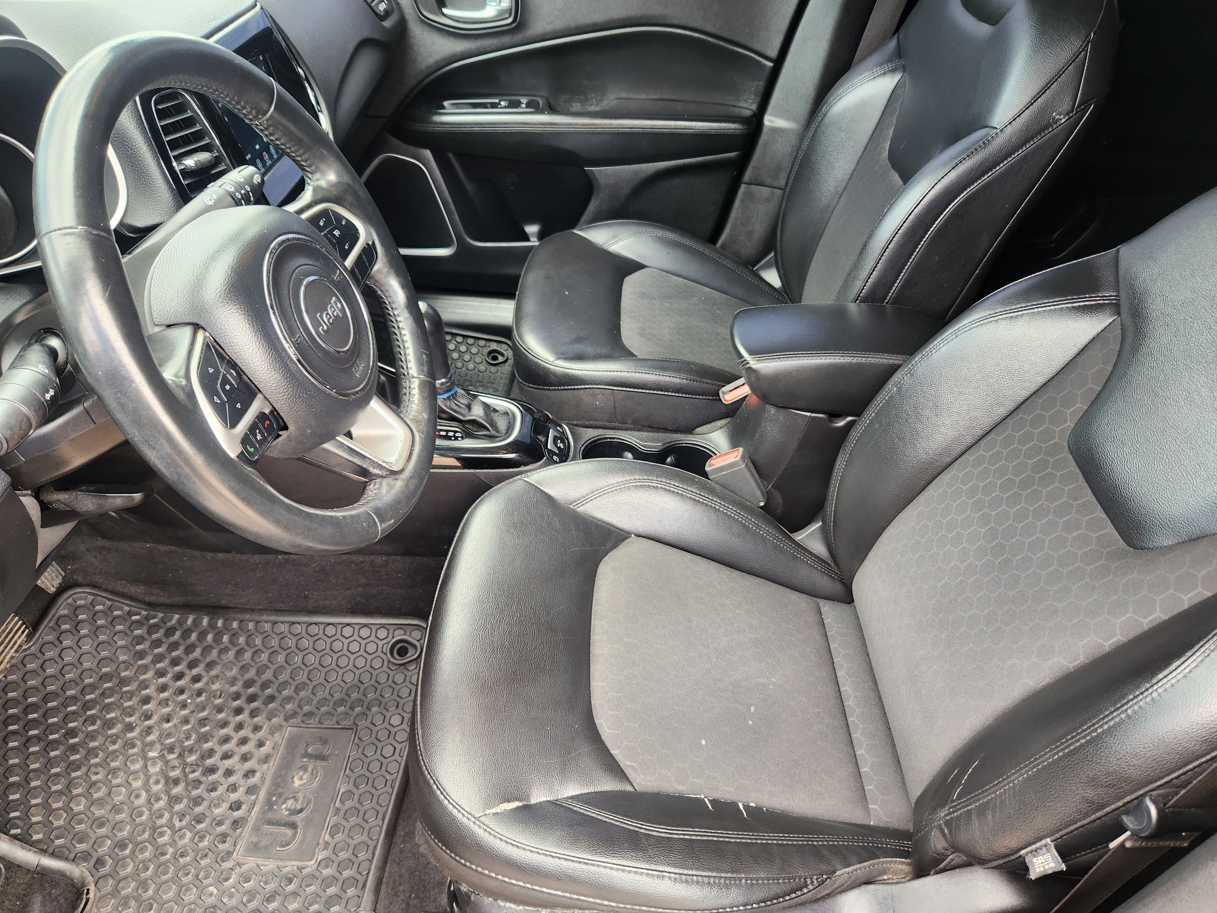 Used 2018 Jeep Compass Latitude w/ Popular Equipment Group AWD/4WD image 9