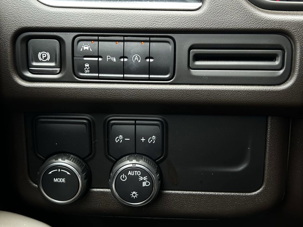 Used 2024 Chevrolet Suburban LT RWD image 26
