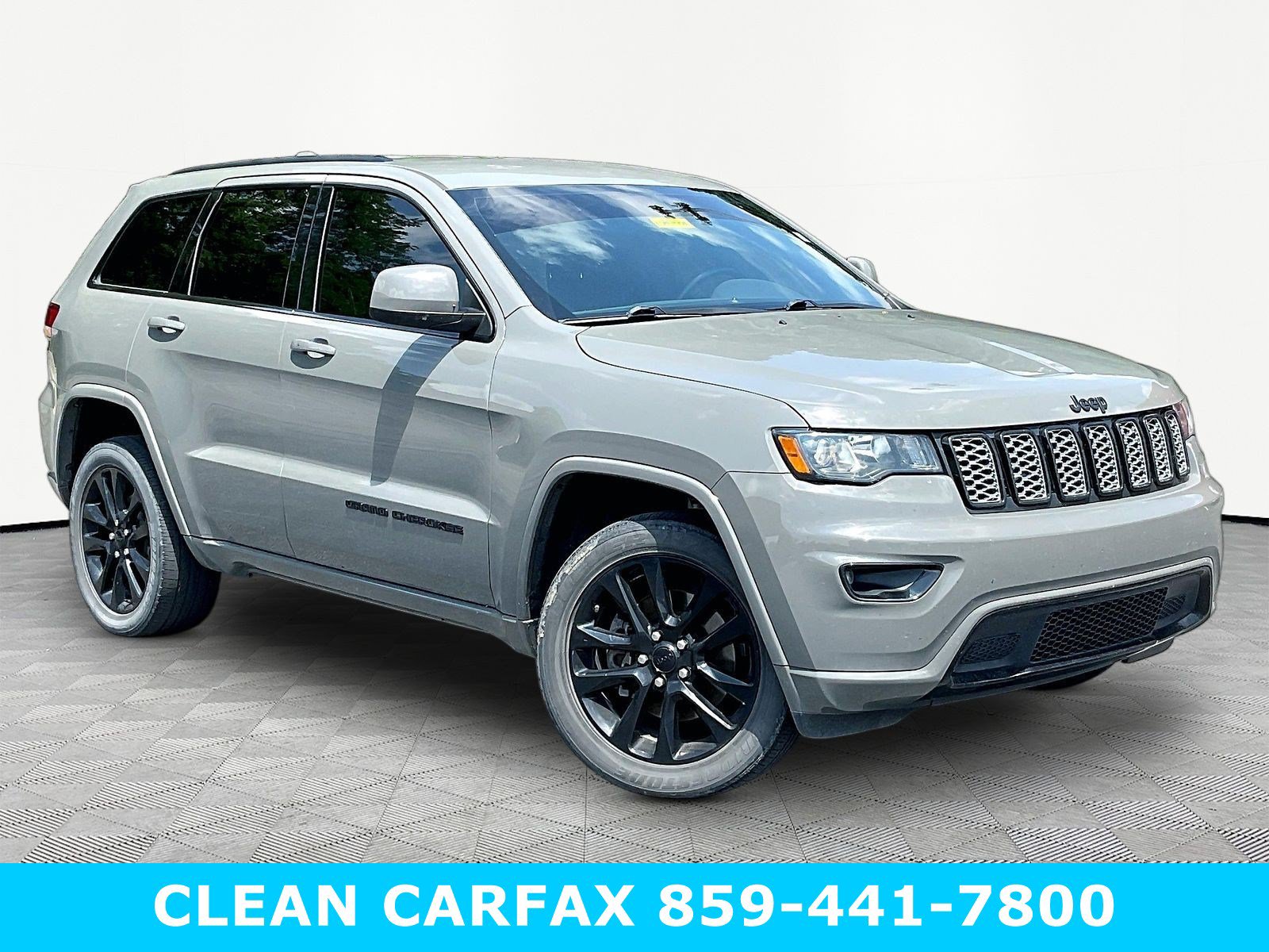 Used 2021 Jeep Grand Cherokee Laredo X AWD/4WD image 3
