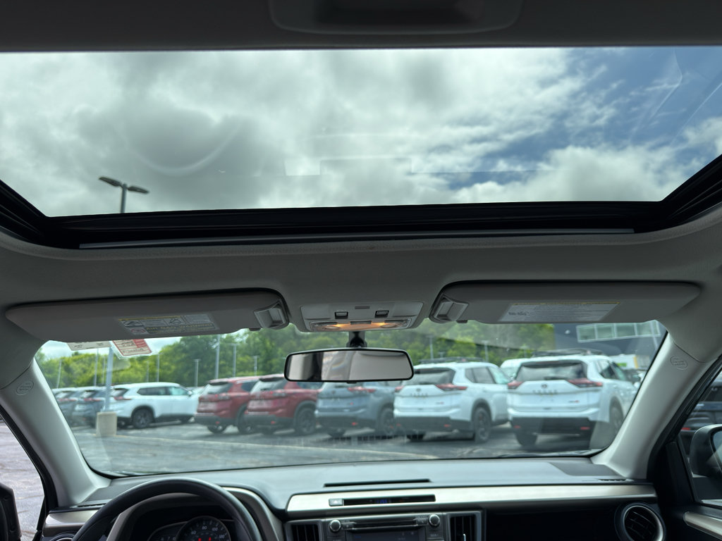 Used 2015 Toyota RAV4 XLE AWD/4WD image 29