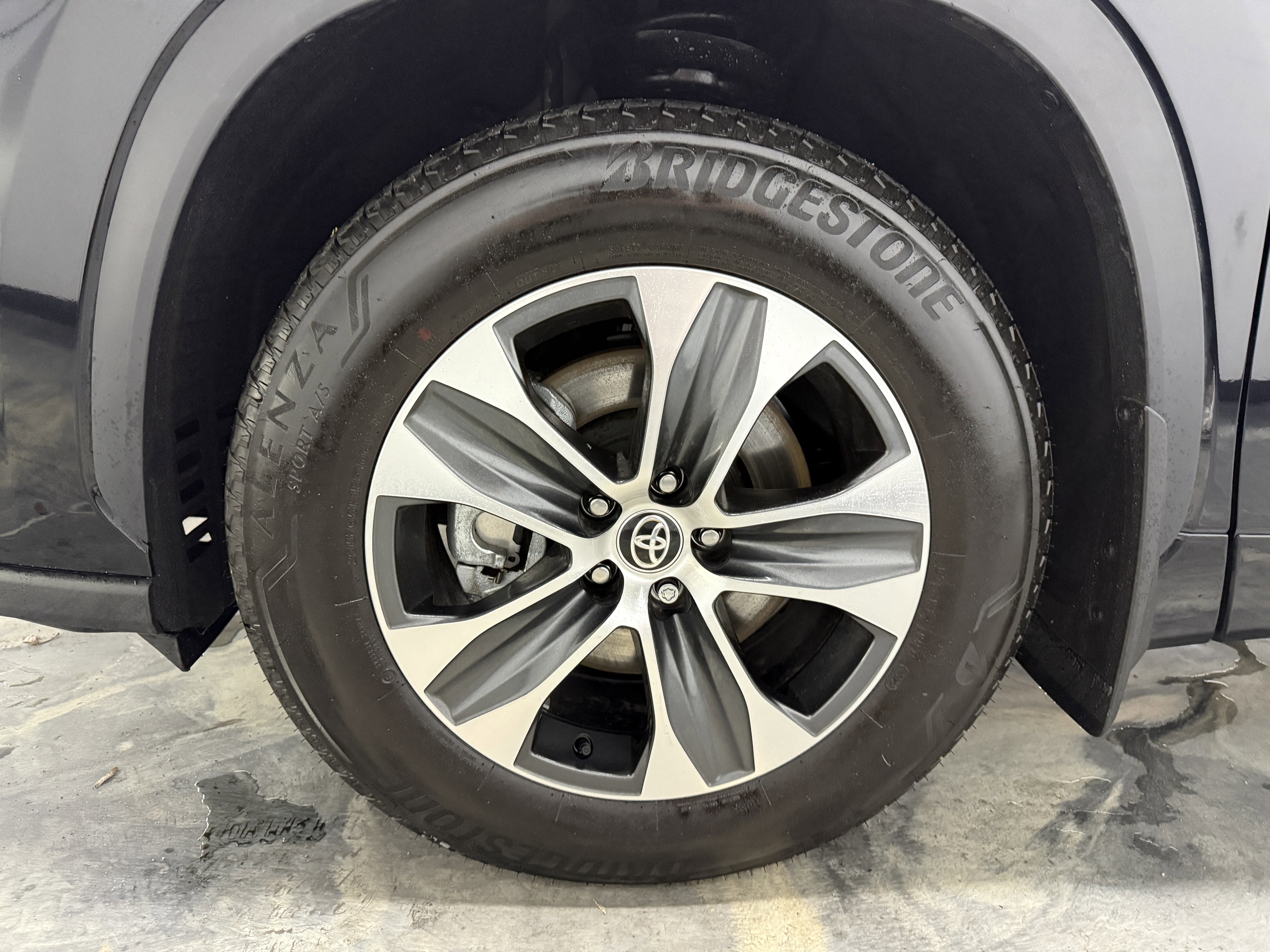 Used 2026 Toyota Highlander XLE image 27