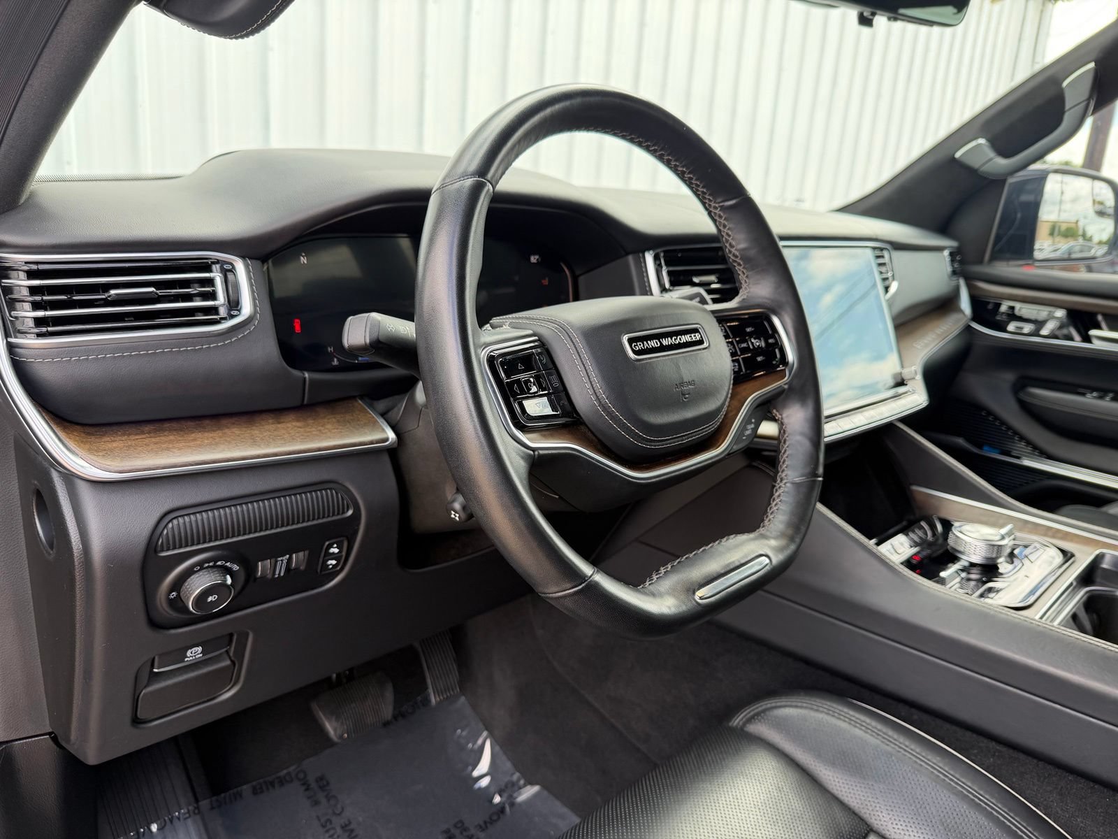 Used 2022 Jeep Grand Wagoneer Series II AWD/4WD image 18