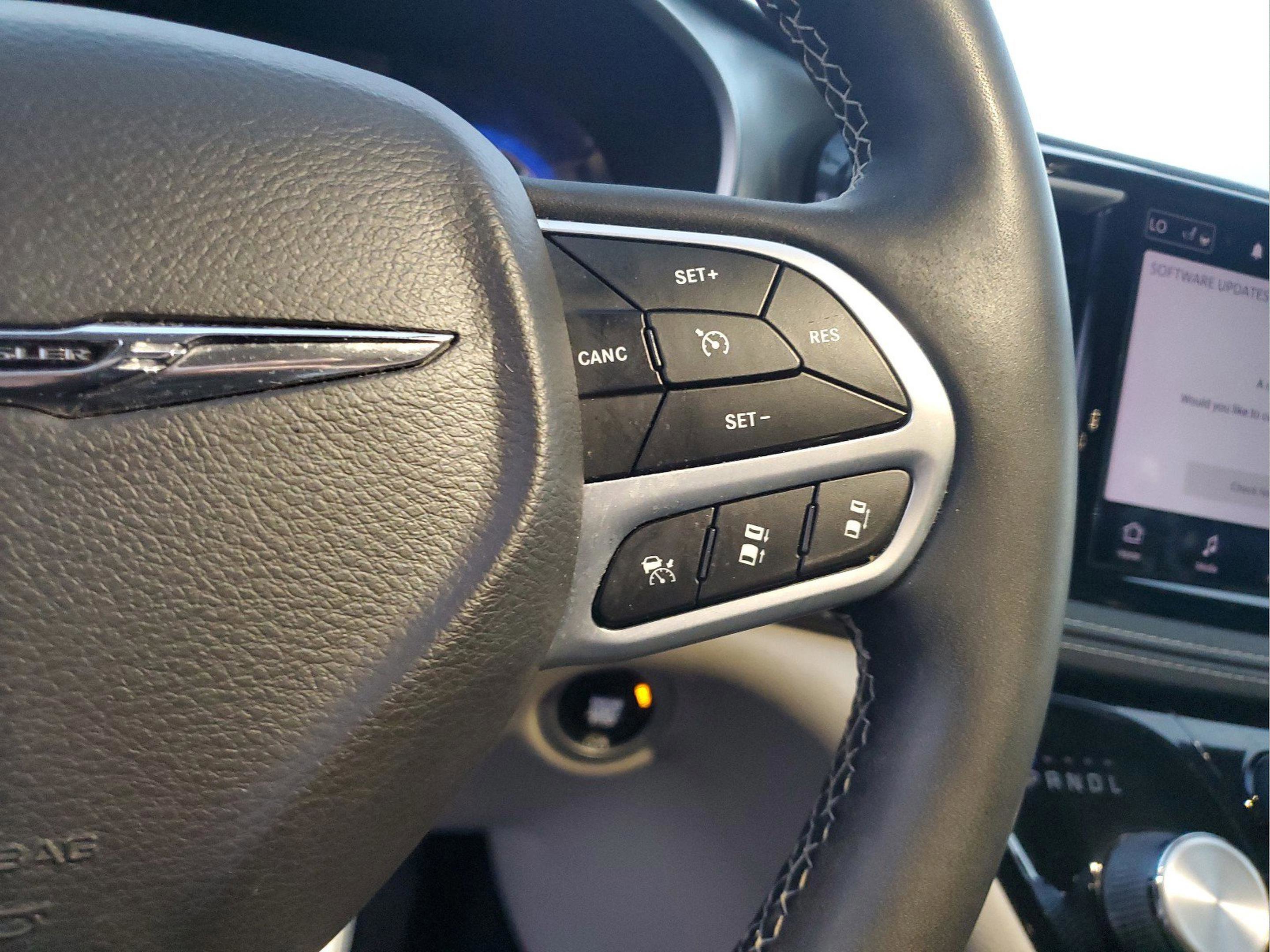 Used 2022 Chrysler Pacifica Touring-L FWD image 27