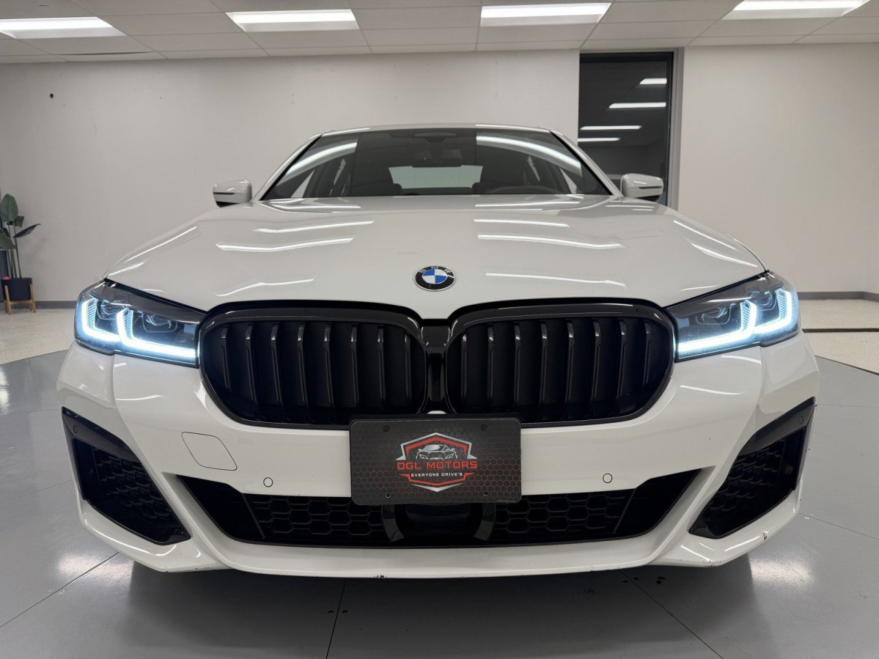 Used 2023 BMW 530i xDrive w/ Executive Package image 68