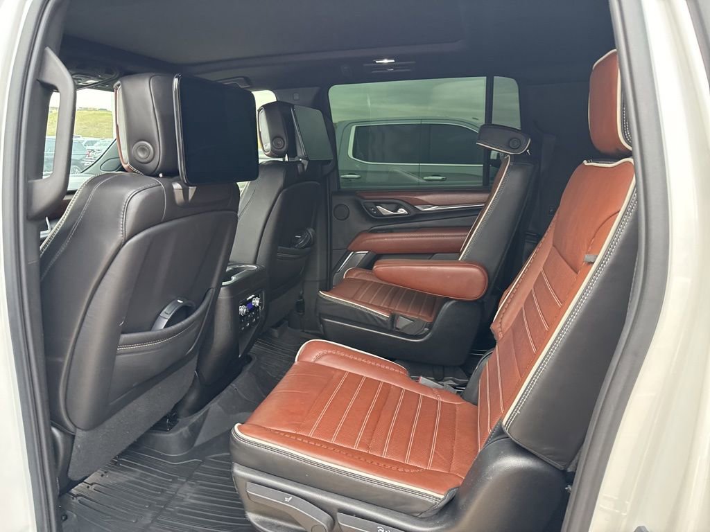 Used 2023 GMC Yukon XL Denali Ultimate image 9