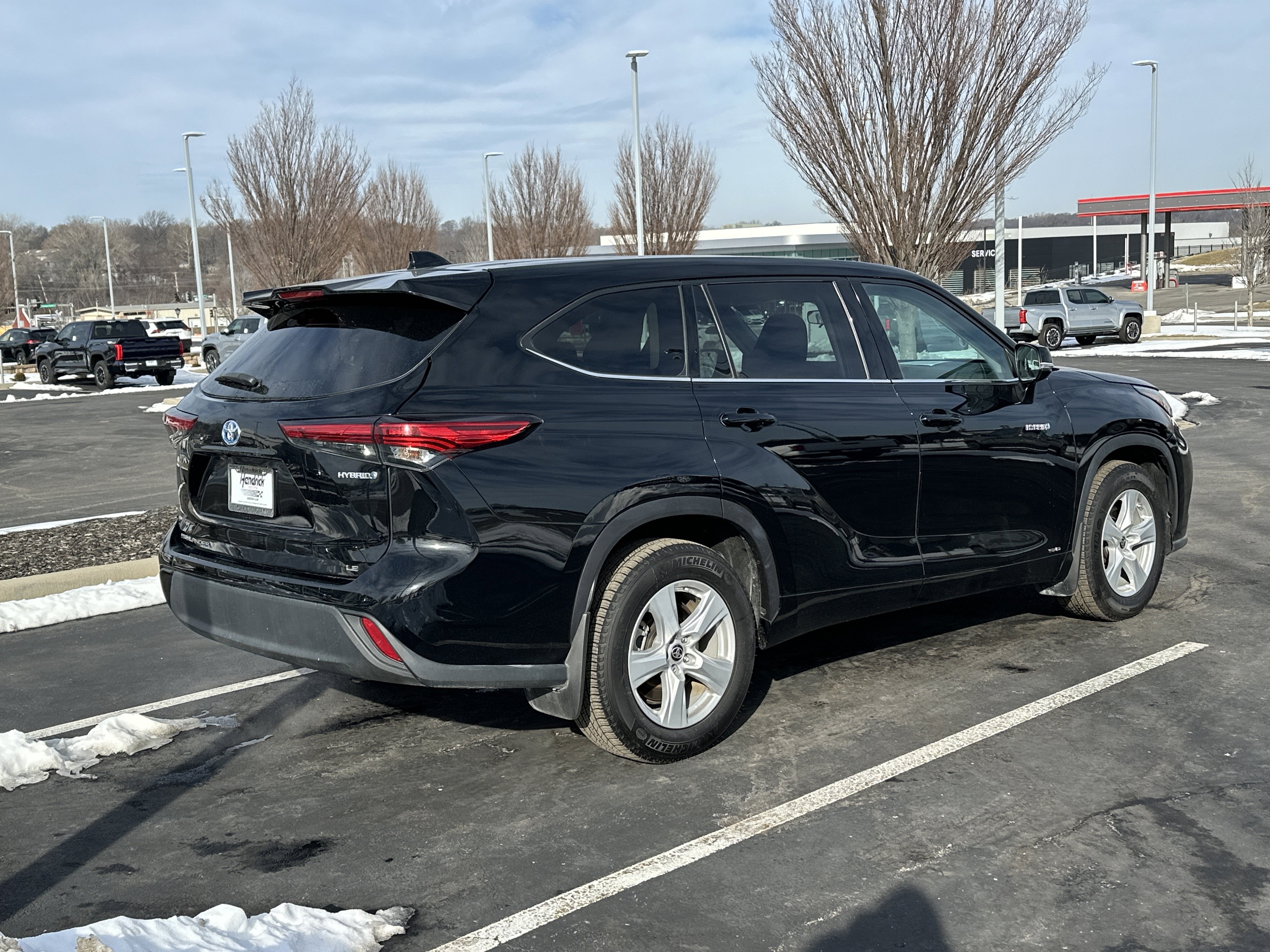 Used 2021 Toyota Highlander LE image 10