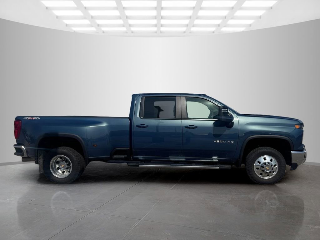 Used 2025 Chevrolet Silverado 3500 LT w/ Safety Package AWD/4WD image 3