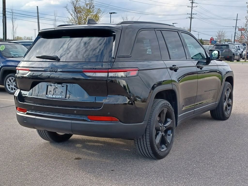 Used 2023 Jeep Grand Cherokee Altitude AWD/4WD image 4