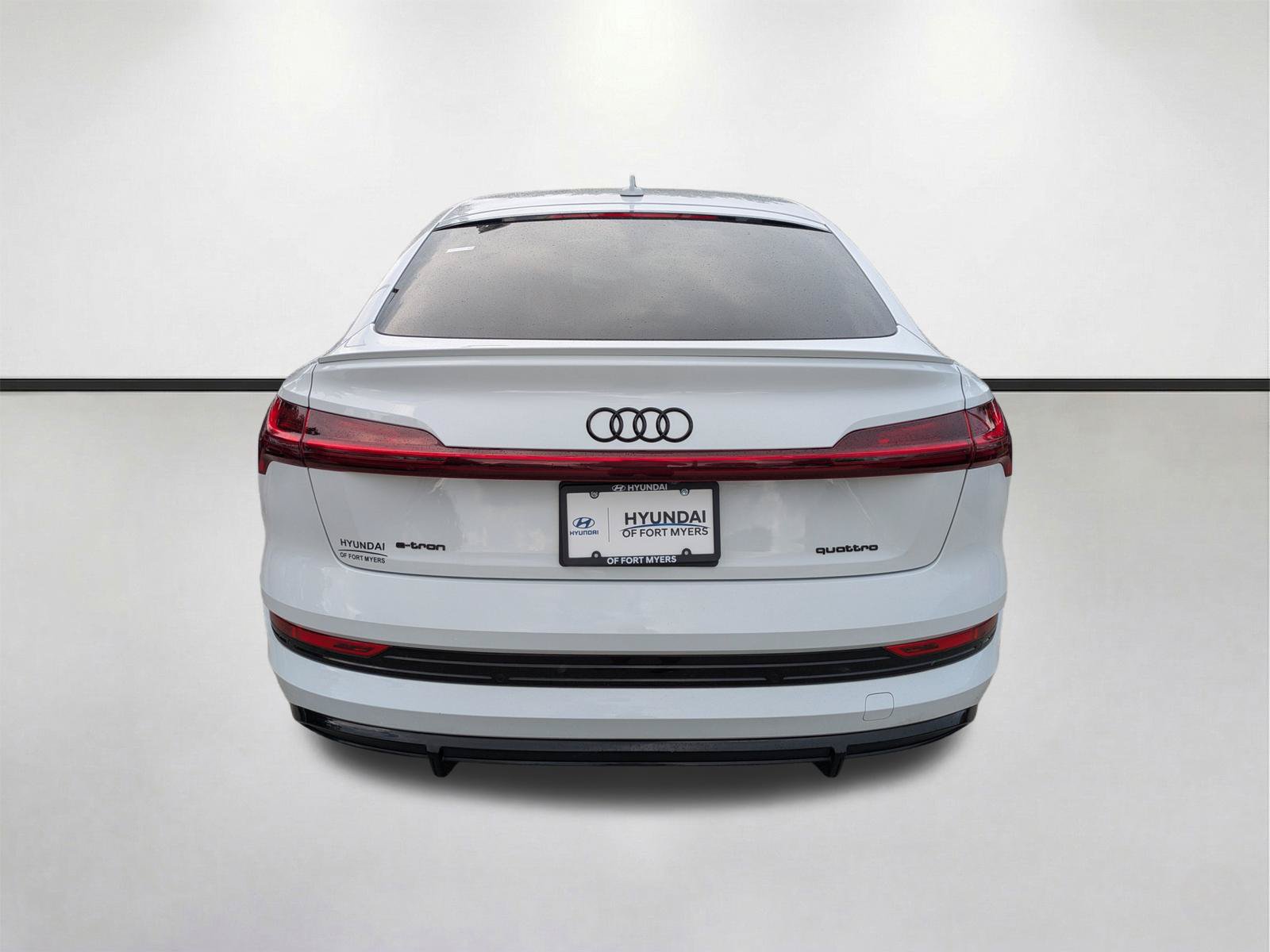 Used 2023 Audi e-tron Premium Plus w/ Premium Plus Package AWD/4WD image 6