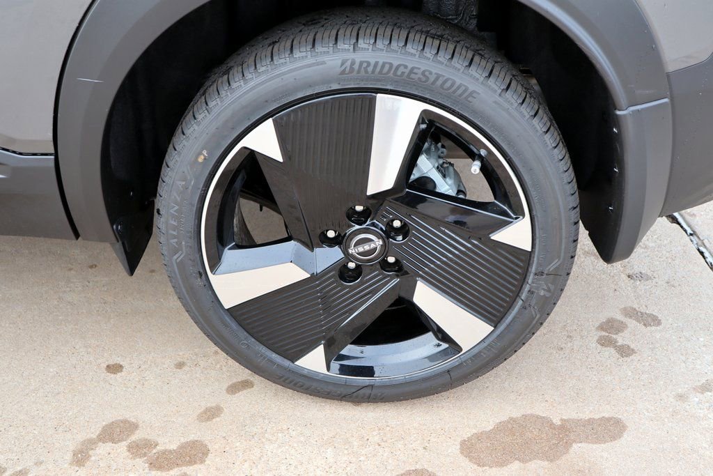 New 2025 Nissan Kicks SR FWD image 9