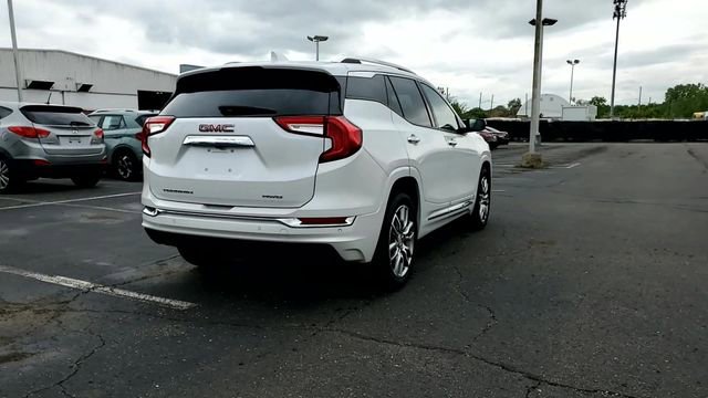 Used 2023 GMC Terrain Denali w/ Denali Premium Package AWD/4WD image 8