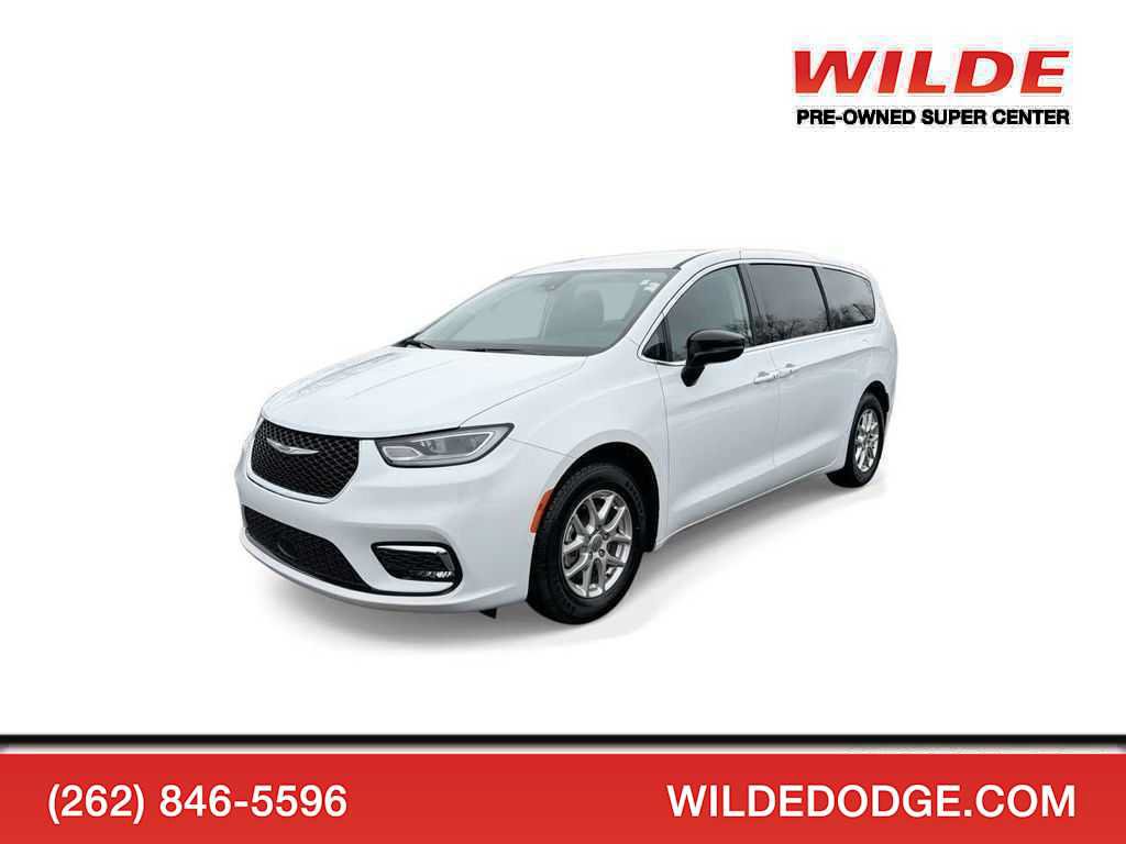 Used 2024 Chrysler Pacifica Touring-L FWD image 1
