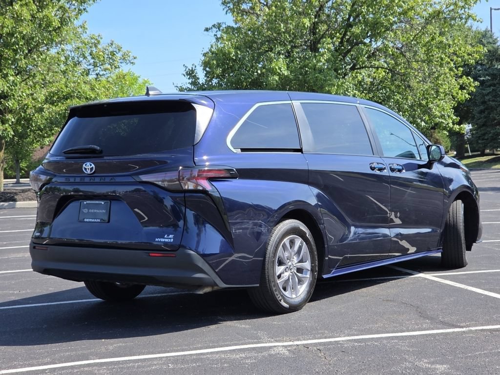 Used 2024 Toyota Sienna LE AWD/4WD image 21